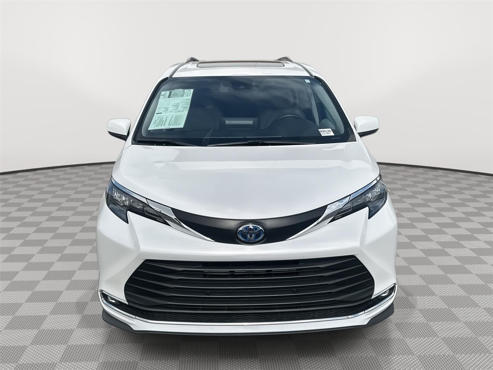 Toyota Sienna Xle Frontwheeldrive - Thumbnail 3