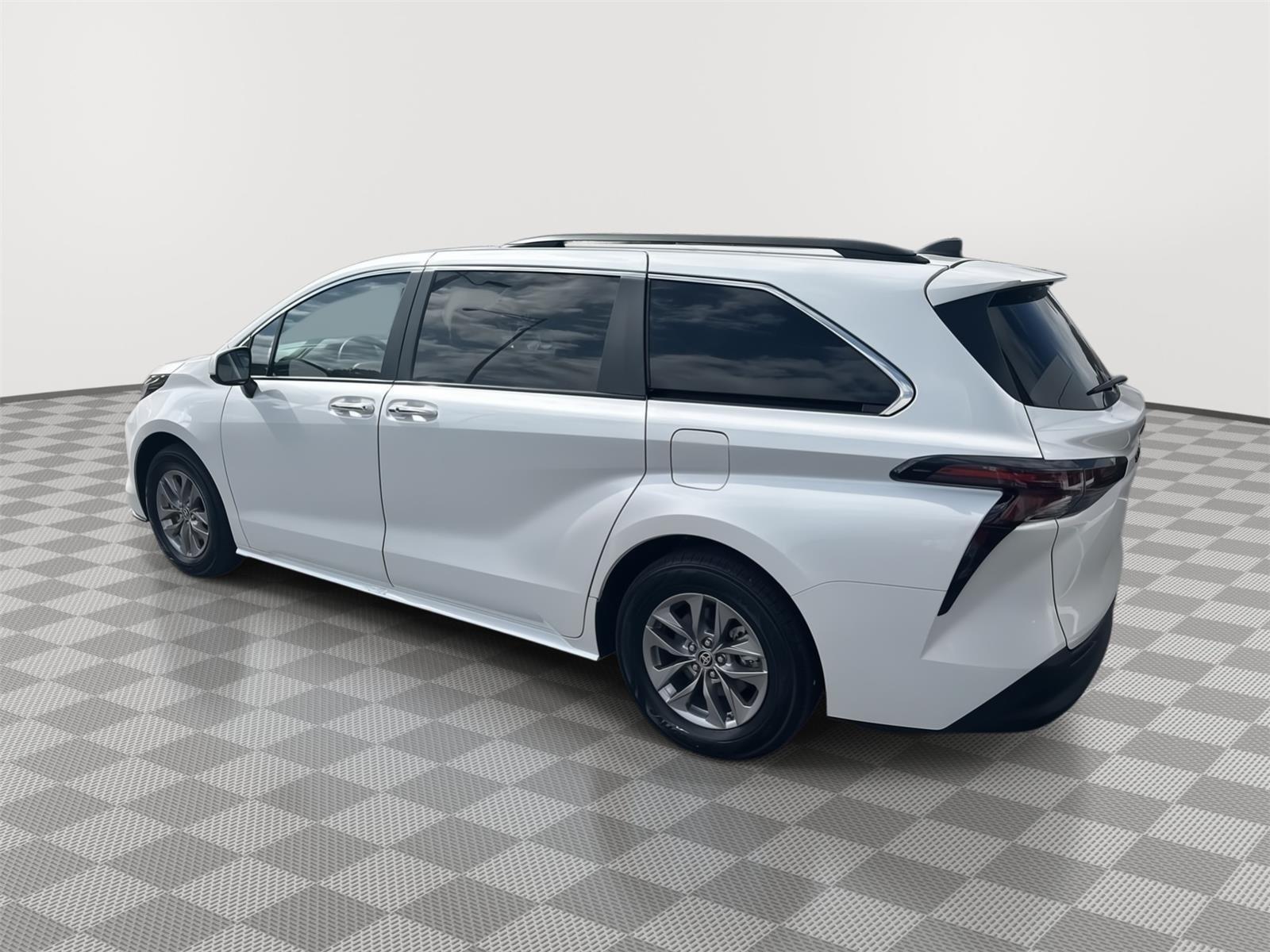 Toyota Sienna Xle Frontwheeldrive - Thumbnail 8
