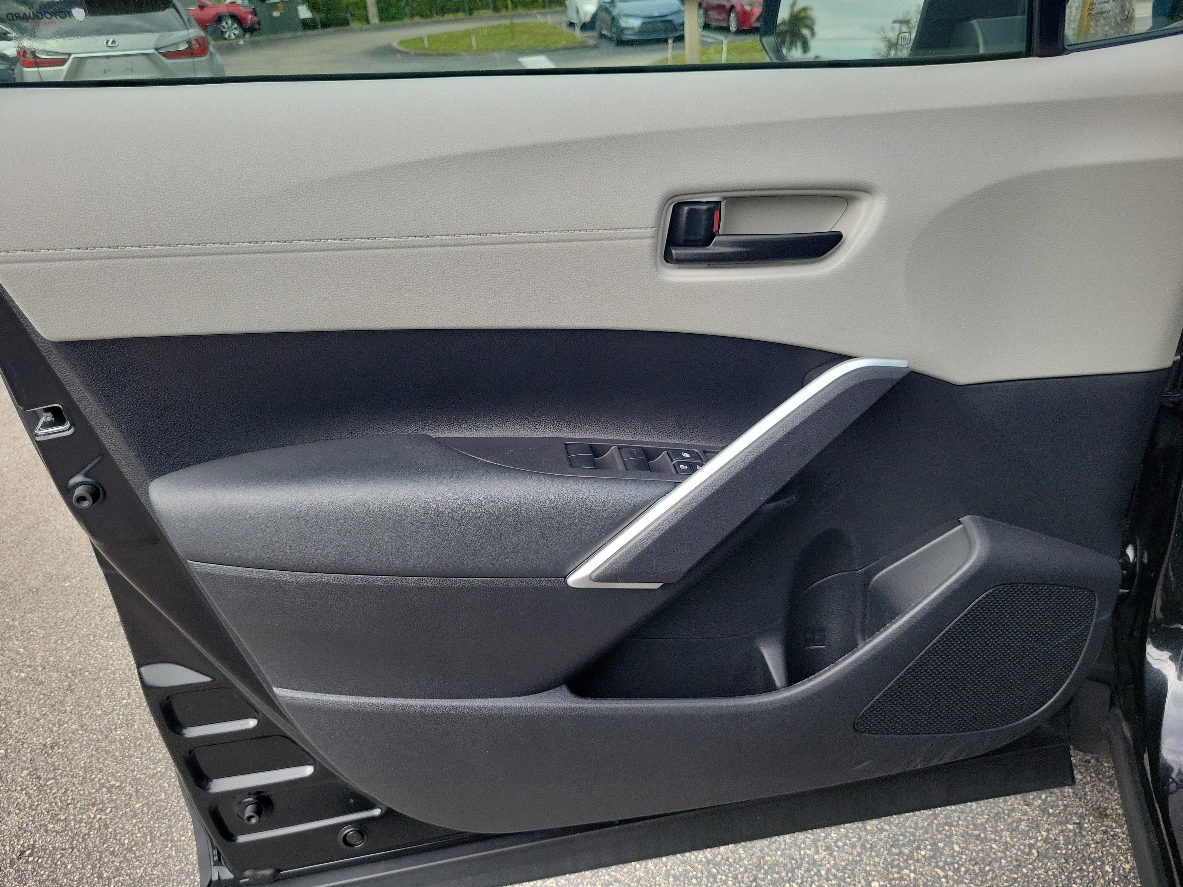 Toyota Corolla Cross L Fwd - Thumbnail 13