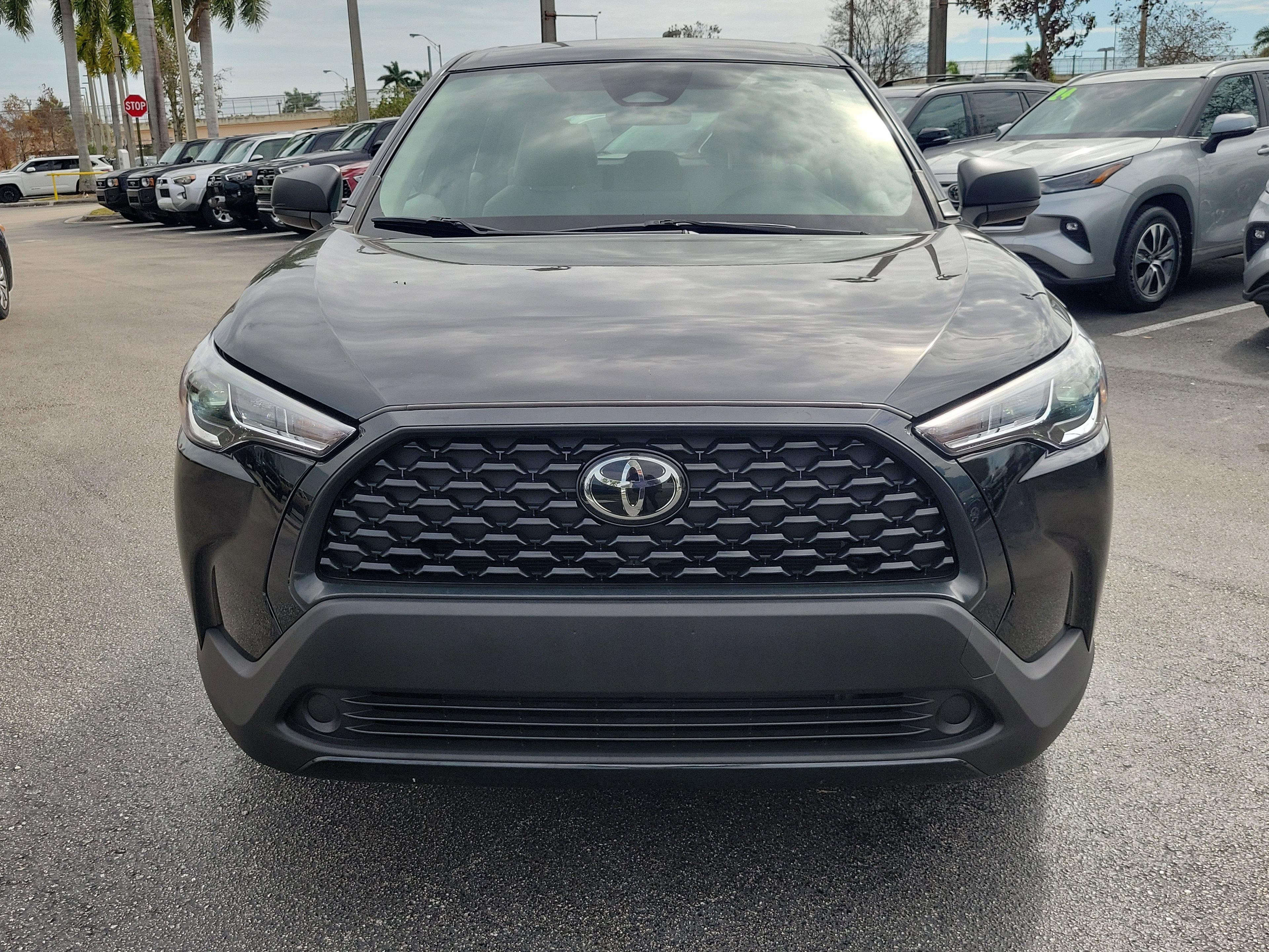 Toyota Corolla Cross L Fwd - Thumbnail 3