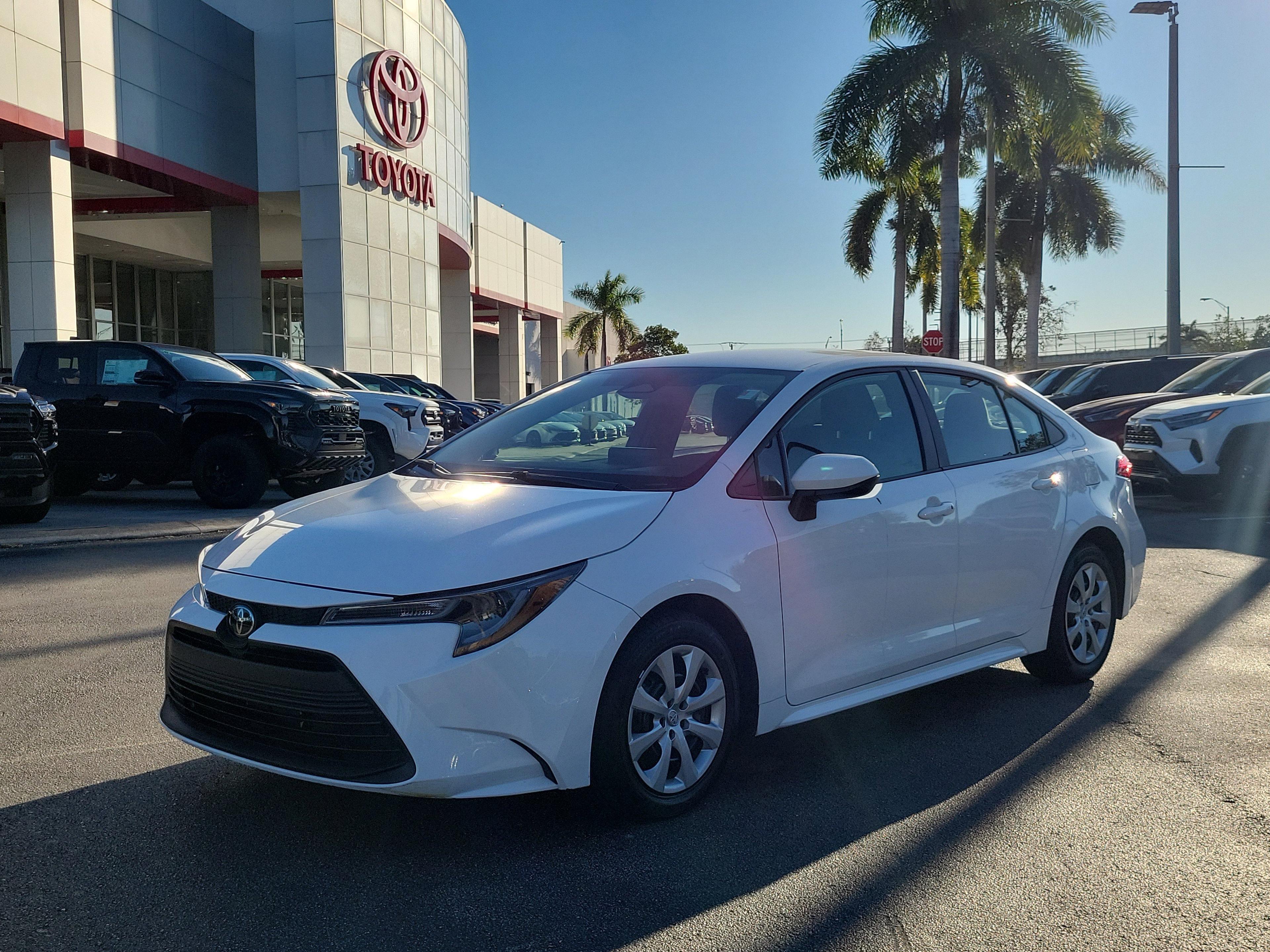 Toyota Corolla Le Fwd - Thumbnail 3