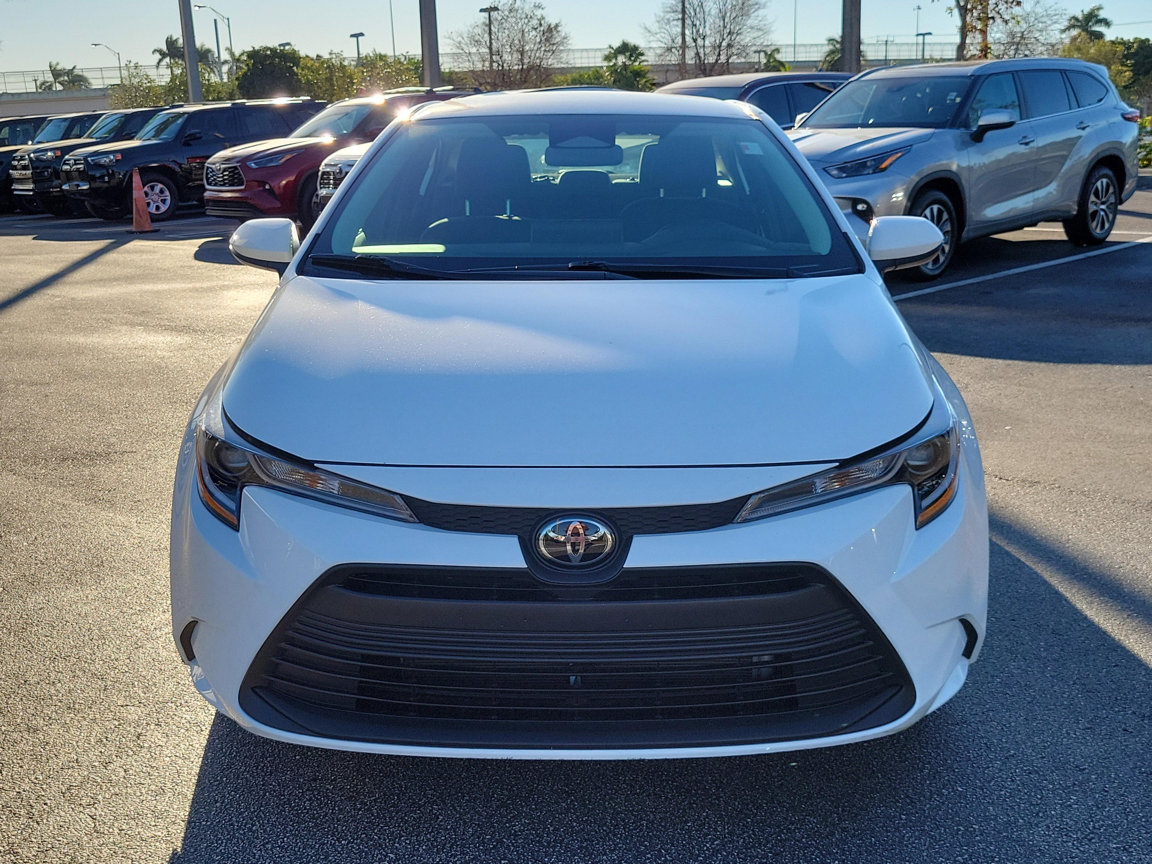 Toyota Corolla Le Fwd - Thumbnail 4