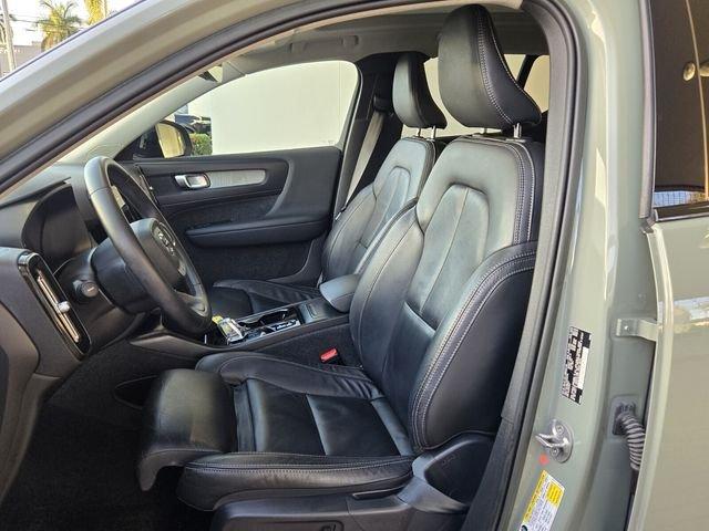 Volvo Xc40 B5 Plus Dark Theme With Navigation & Awd - Thumbnail 15