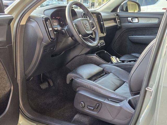 Volvo Xc40 B5 Plus Dark Theme With Navigation & Awd - Thumbnail 16