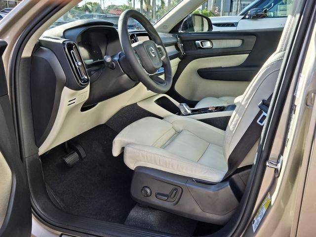 Volvo Xc40 B5 Plus Dark Theme With Navigation & Awd - Thumbnail 15