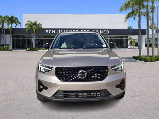 Volvo Xc40 B5 Plus Dark Theme With Navigation & Awd - Thumbnail 3