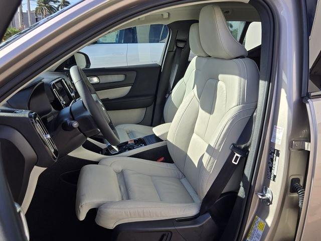 Volvo Xc40 B5 Plus Dark Theme With Navigation & Awd - Thumbnail 14