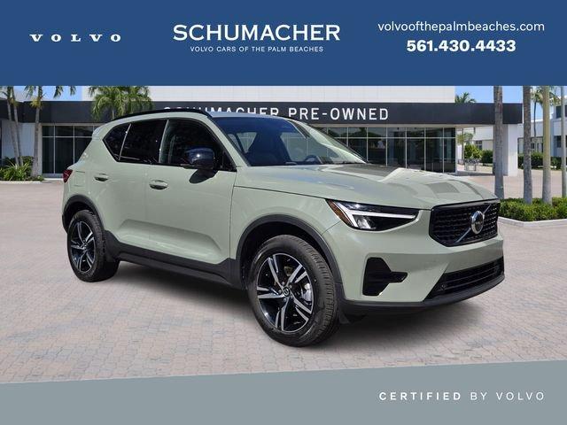 Volvo Xc40 B5 Core With Navigation & Awd - View 1