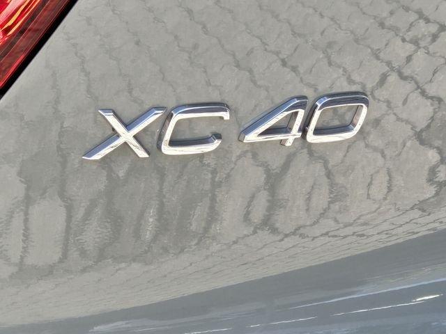 Volvo Xc40 B5 Core With Navigation & Awd - Thumbnail 11