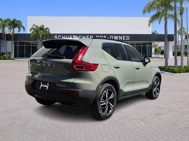 Volvo Xc40 B5 Core With Navigation & Awd - Thumbnail 8