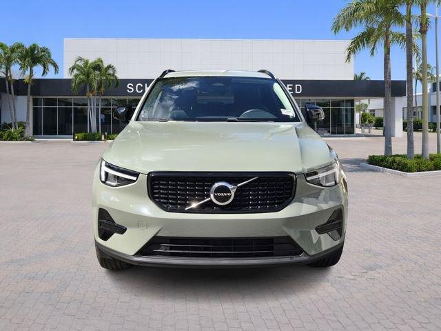 Volvo Xc40 B5 Core With Navigation & Awd - Thumbnail 3