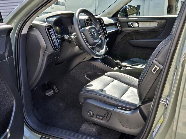 Volvo Xc40 B5 Core With Navigation & Awd - Thumbnail 14