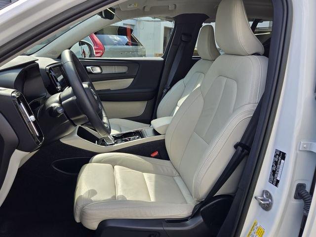 Volvo Xc40 B5 Plus Bright Theme With Navigation & Awd - Thumbnail 13