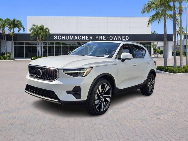 Volvo Xc40 B5 Plus Bright Theme With Navigation & Awd - Thumbnail 4