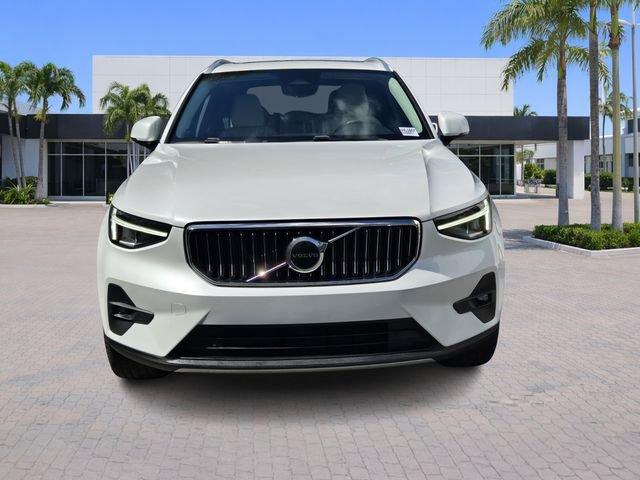 Volvo Xc40 B5 Plus Bright Theme With Navigation & Awd - Thumbnail 3