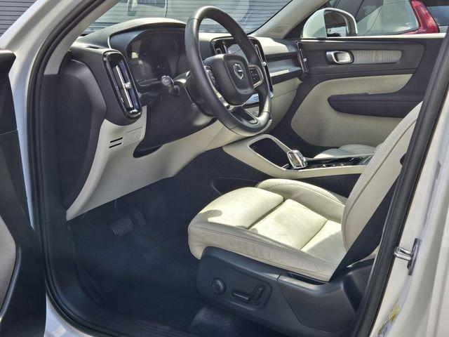 Volvo Xc40 B5 Plus Bright Theme With Navigation & Awd - Thumbnail 14