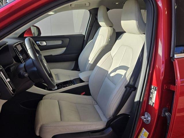 Volvo Xc40 B5 Plus Bright Theme With Navigation & Awd - Thumbnail 15