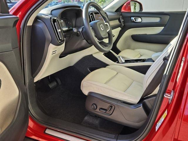 Volvo Xc40 B5 Plus Bright Theme With Navigation & Awd - Thumbnail 16