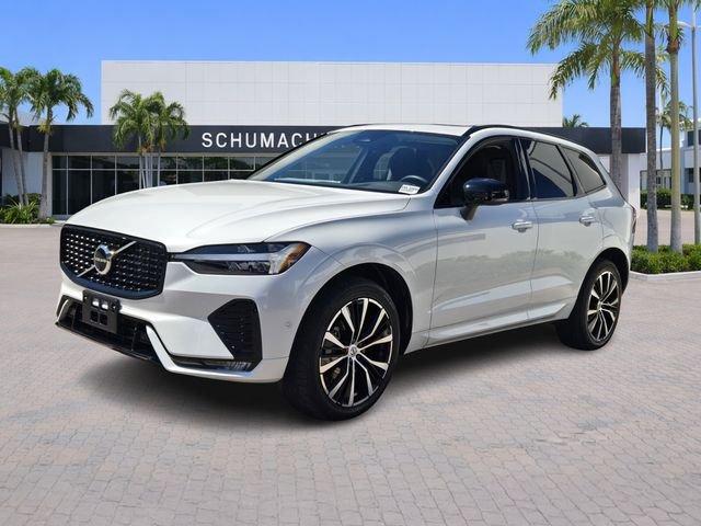 Volvo Xc60 B5 Plus Dark Theme Awd - Thumbnail 4