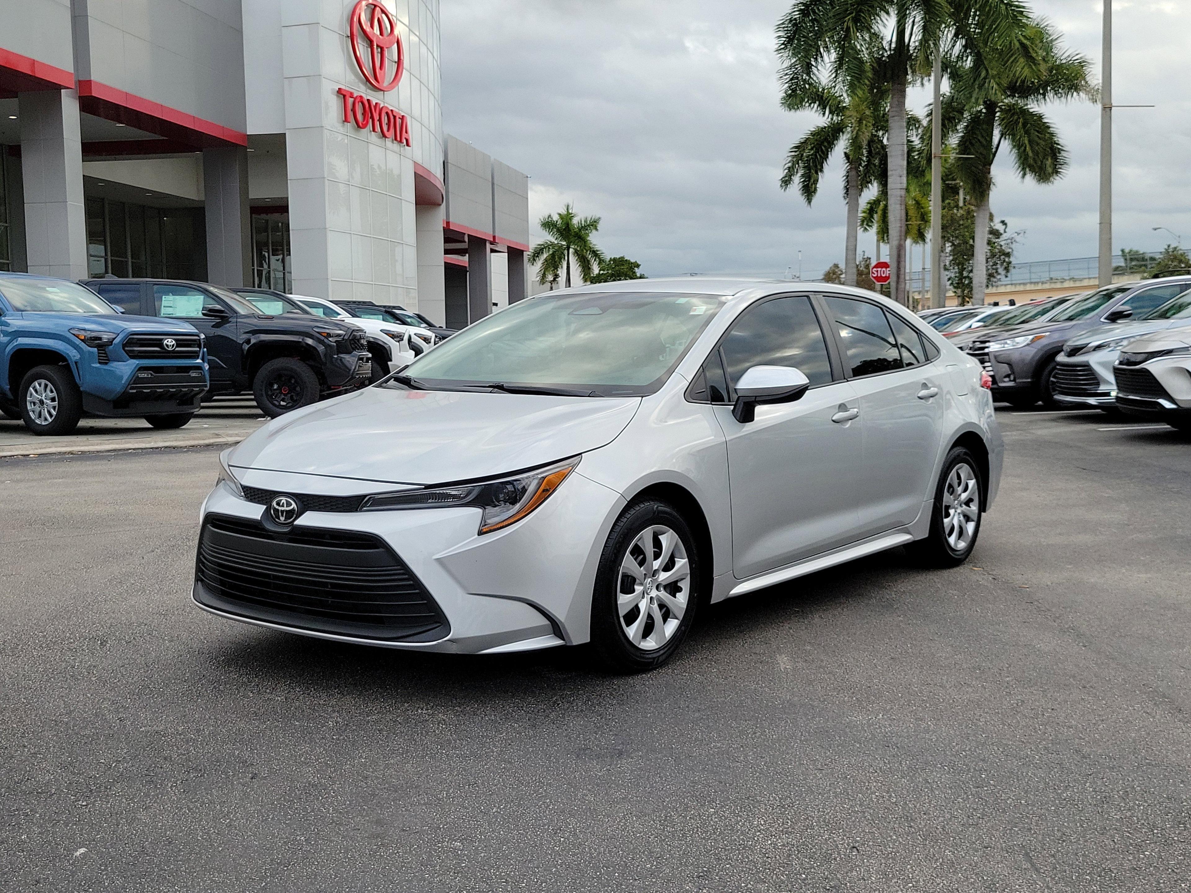 Toyota Corolla Le Fwd - Thumbnail 3