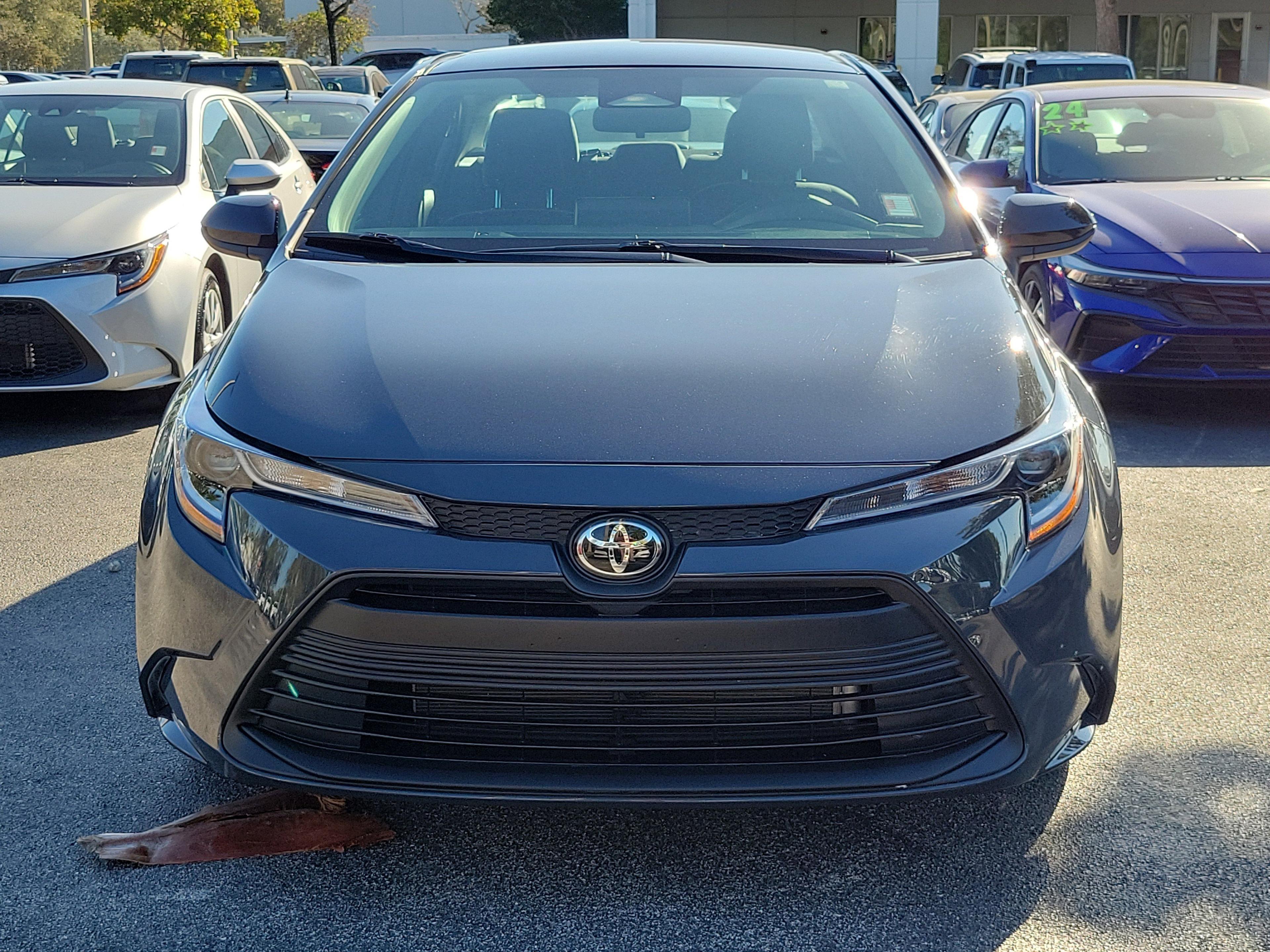 Toyota Corolla Le Fwd - Thumbnail 3