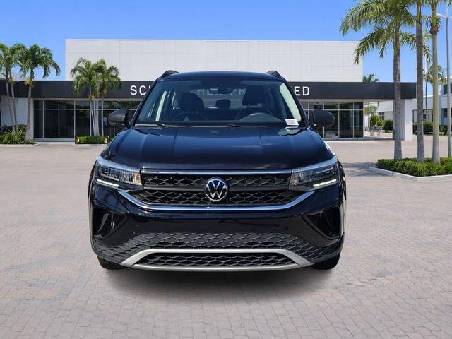 Volkswagen Taos 1.5T S Fwd 4D Sport Utility - Thumbnail 3