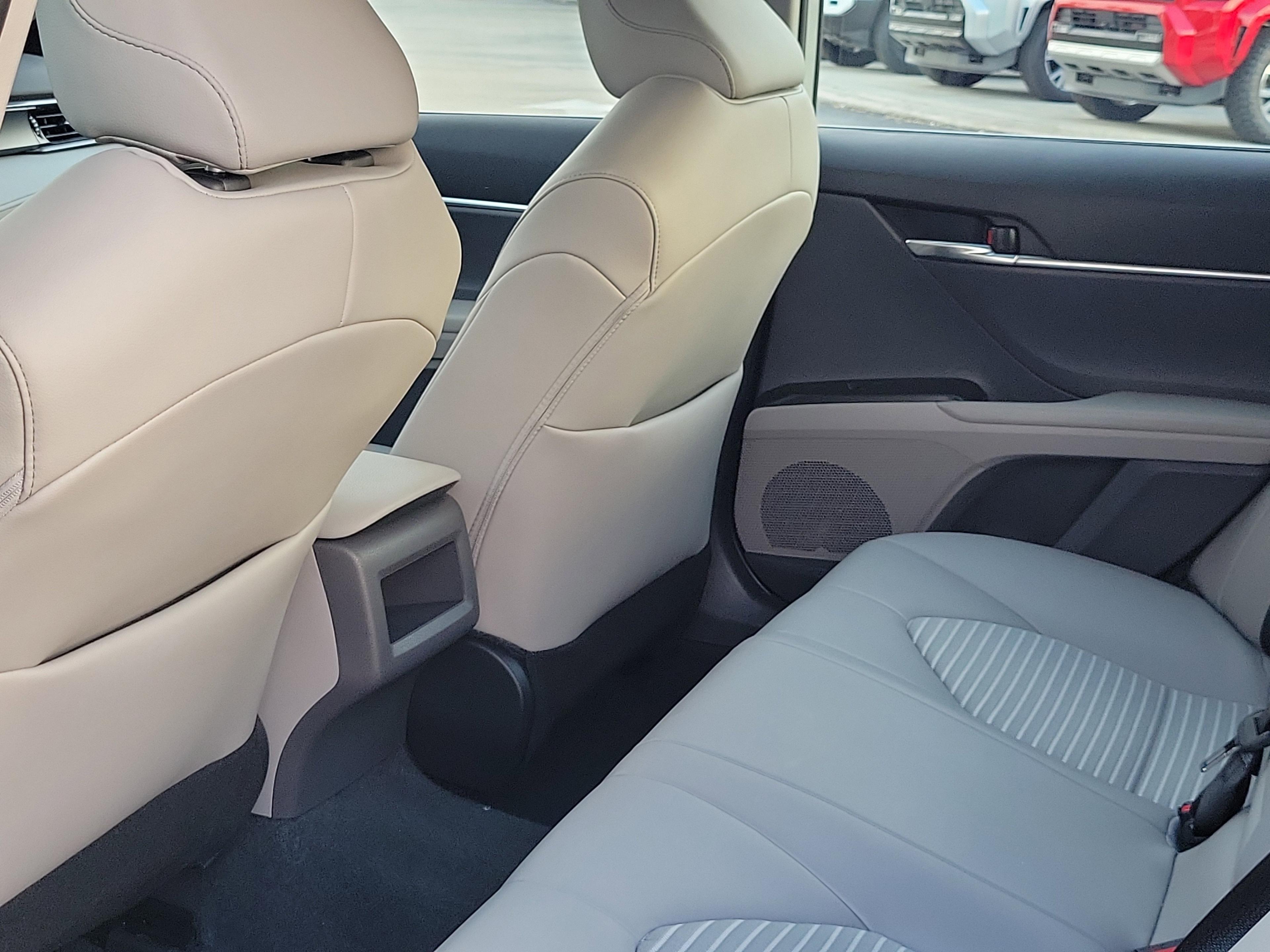 Toyota Camry Se Fwd - Thumbnail 9