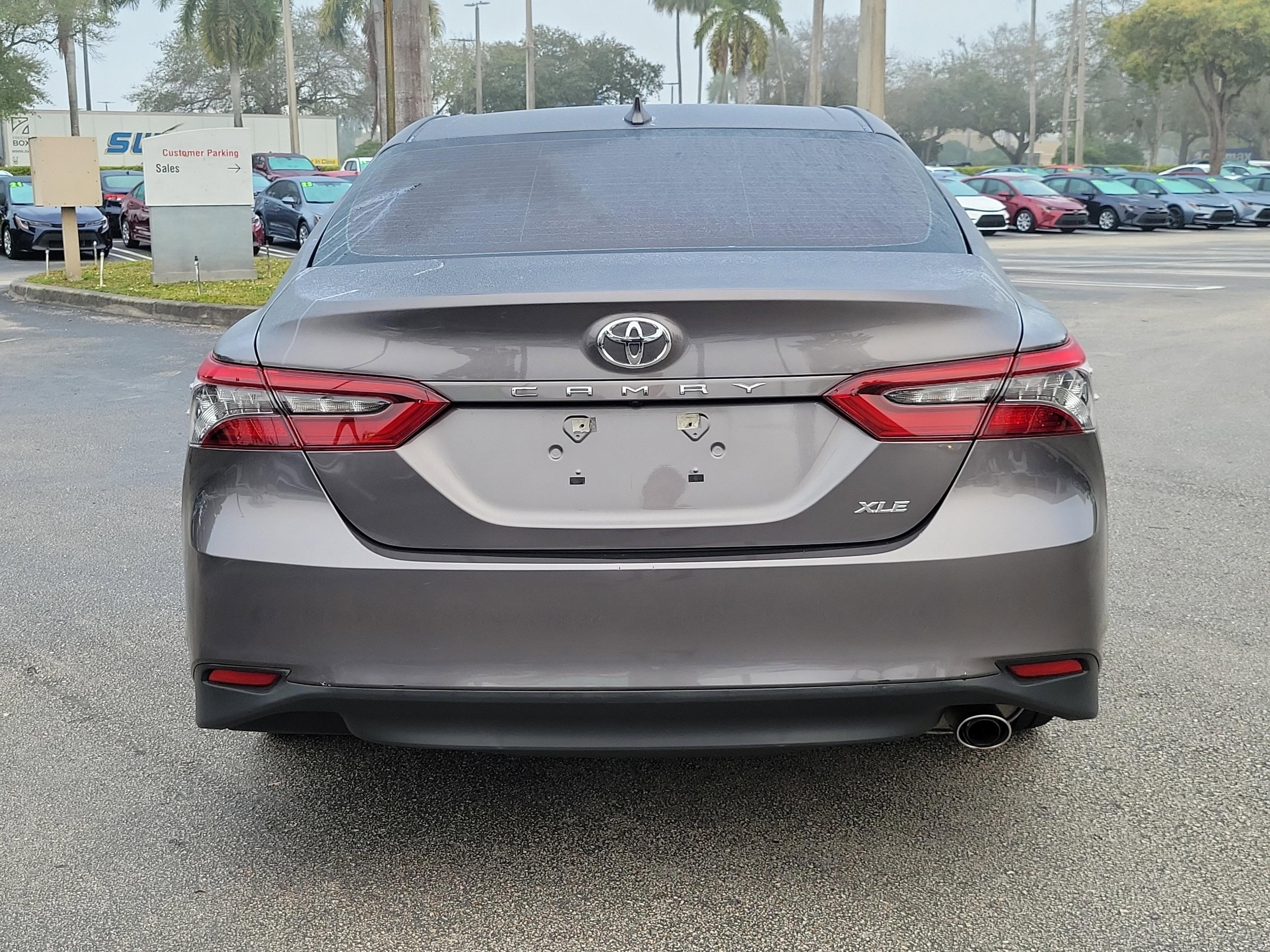Toyota Camry Xle Fwd - Thumbnail 6