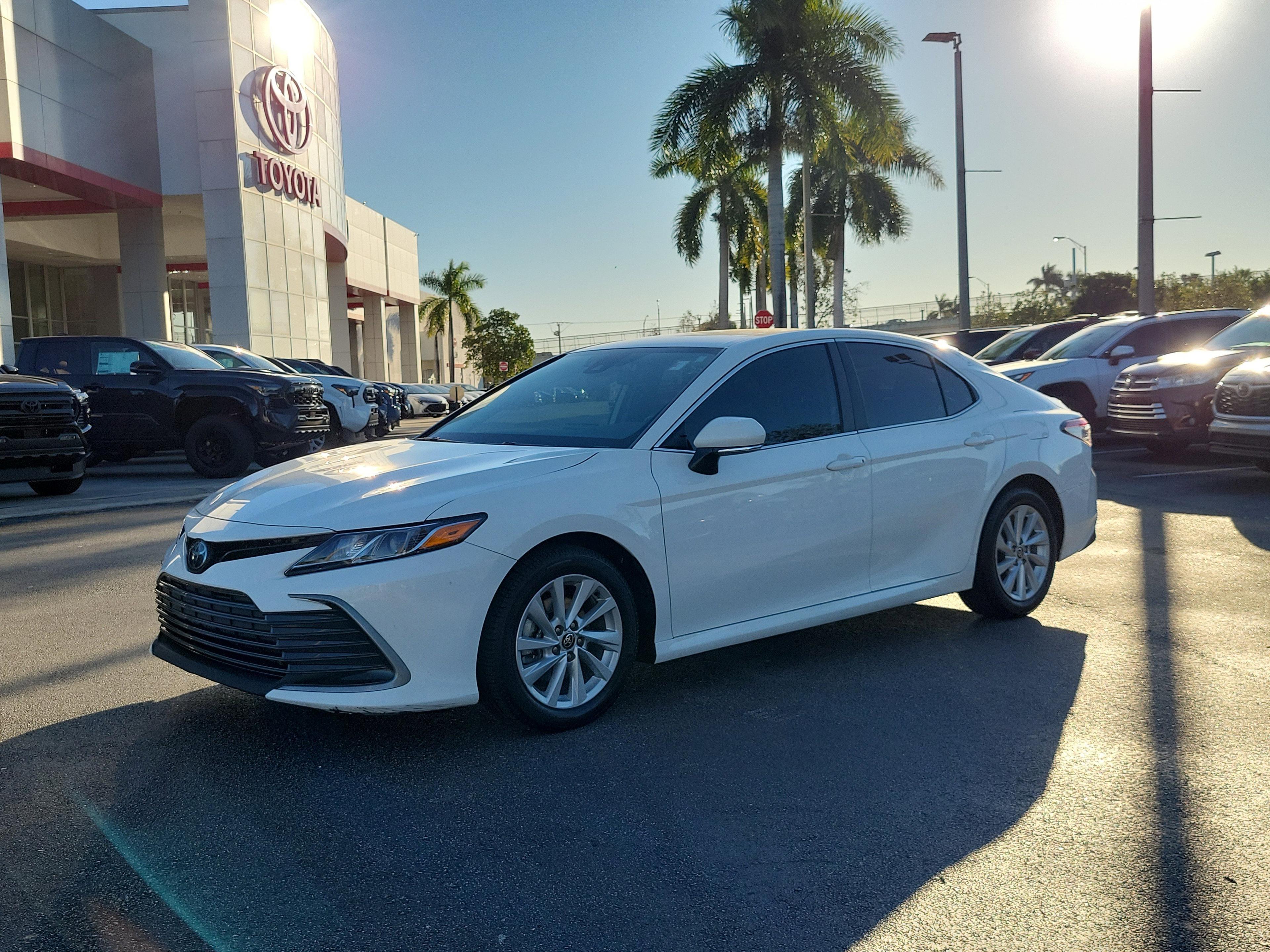 Toyota Camry Le Fwd - Thumbnail 3