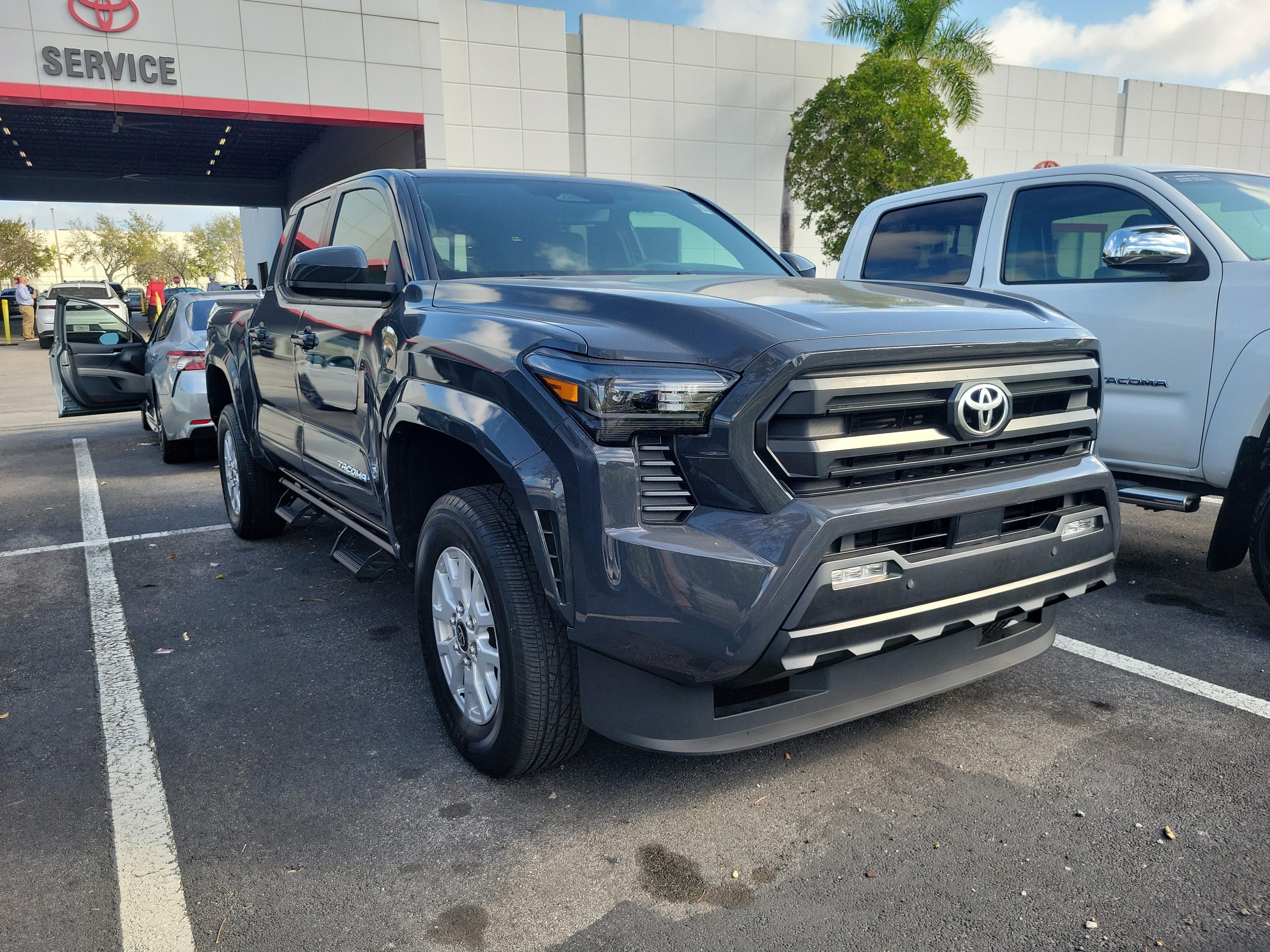 Toyota Tacoma 2Wd Sr5 Rwd Crew Cab - Thumbnail 4