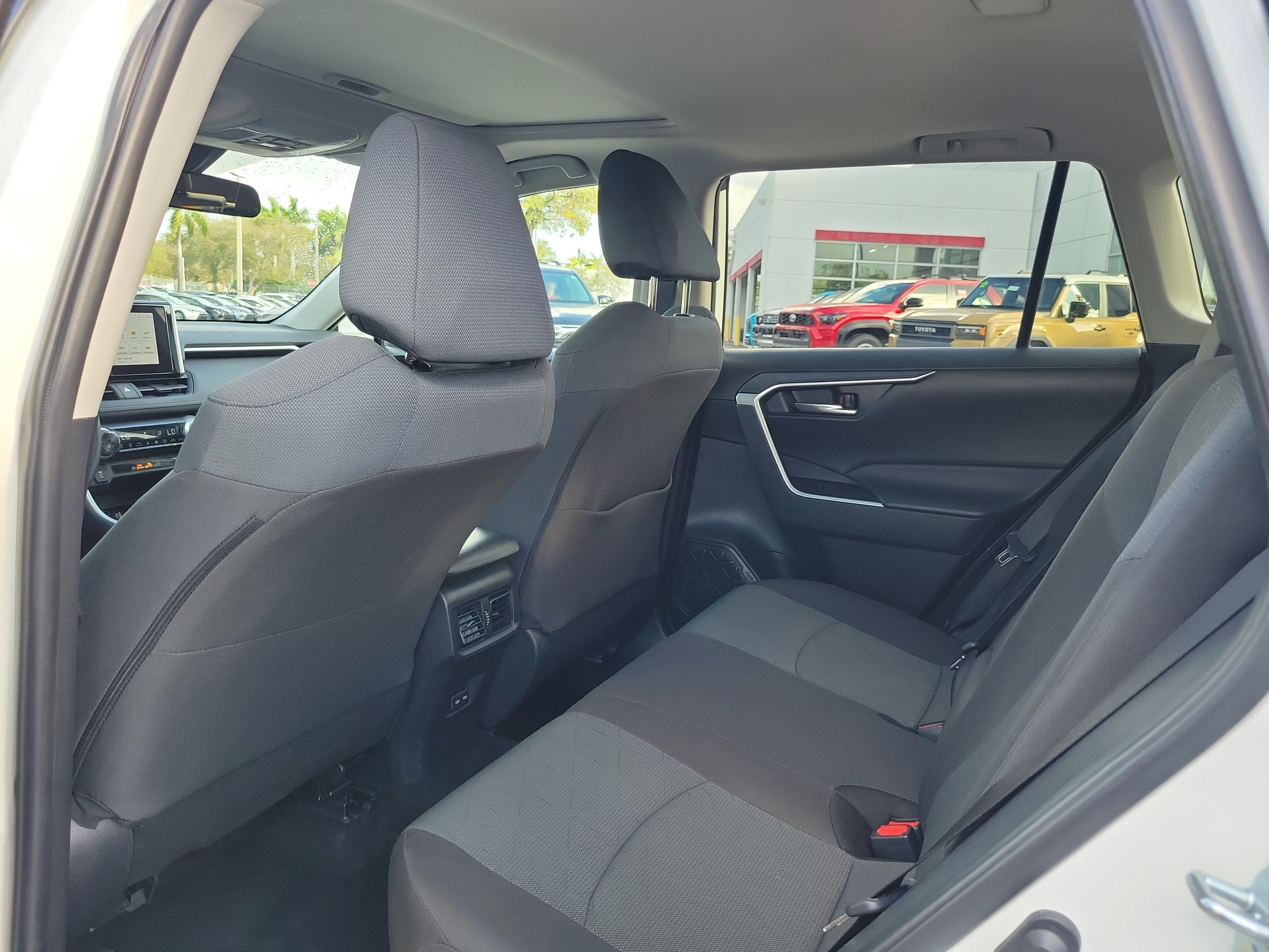 Toyota Rav4 Xle Fwd - Thumbnail 9