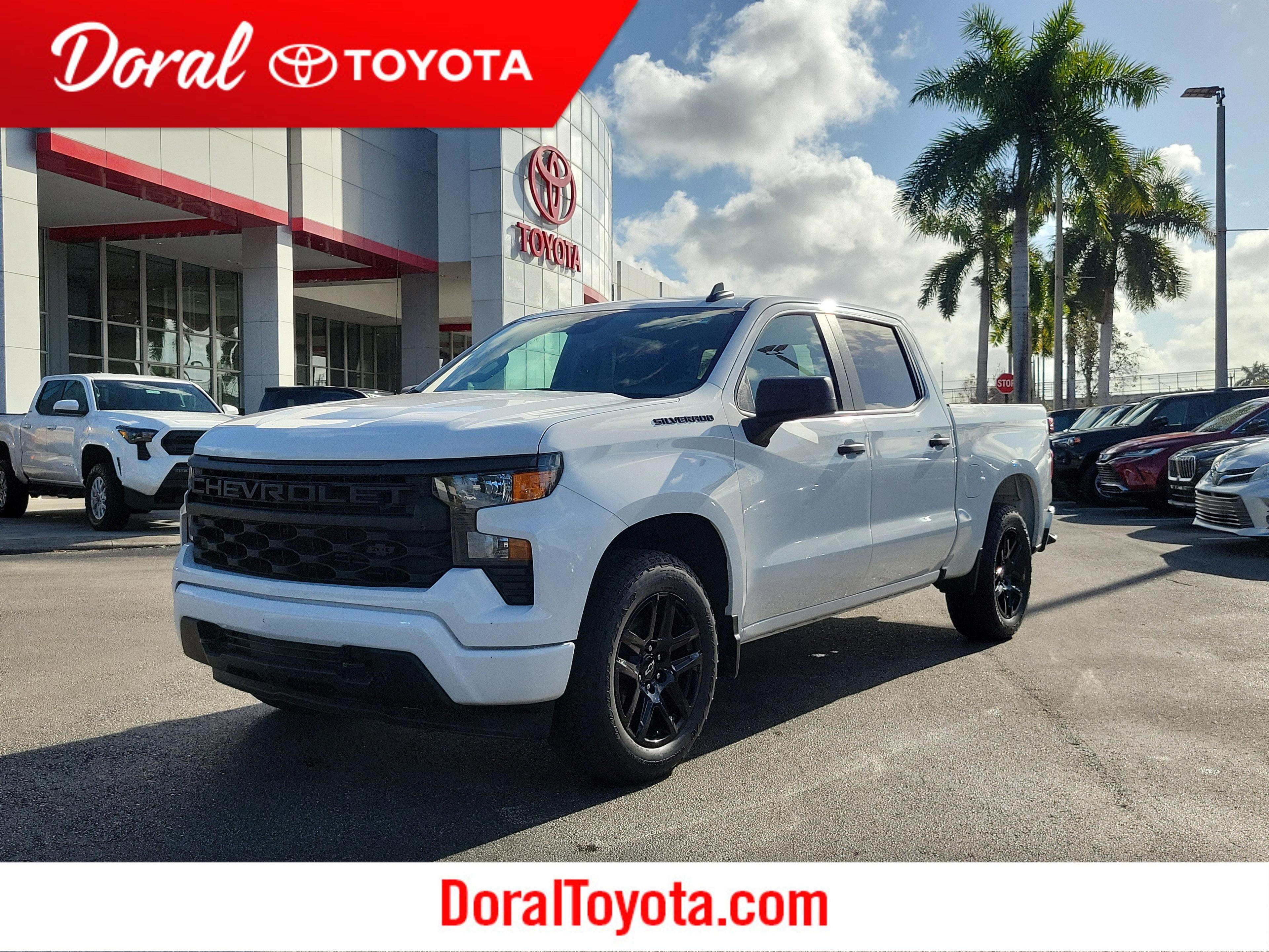 Chevrolet Silverado 1500 Custom Rwd Crew Cab - Thumbnail 2