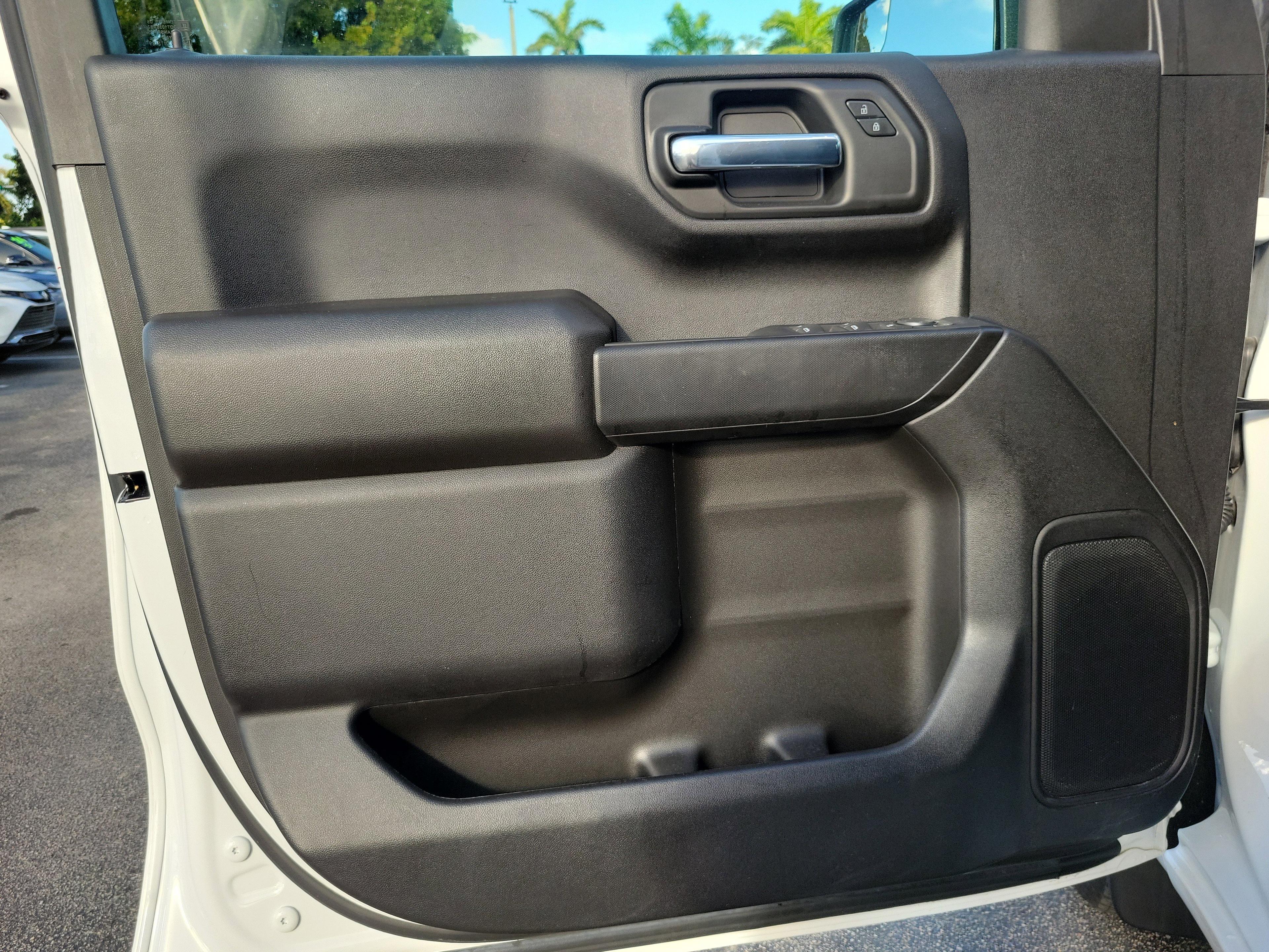 Chevrolet Silverado 1500 Custom Rwd Crew Cab - Thumbnail 13