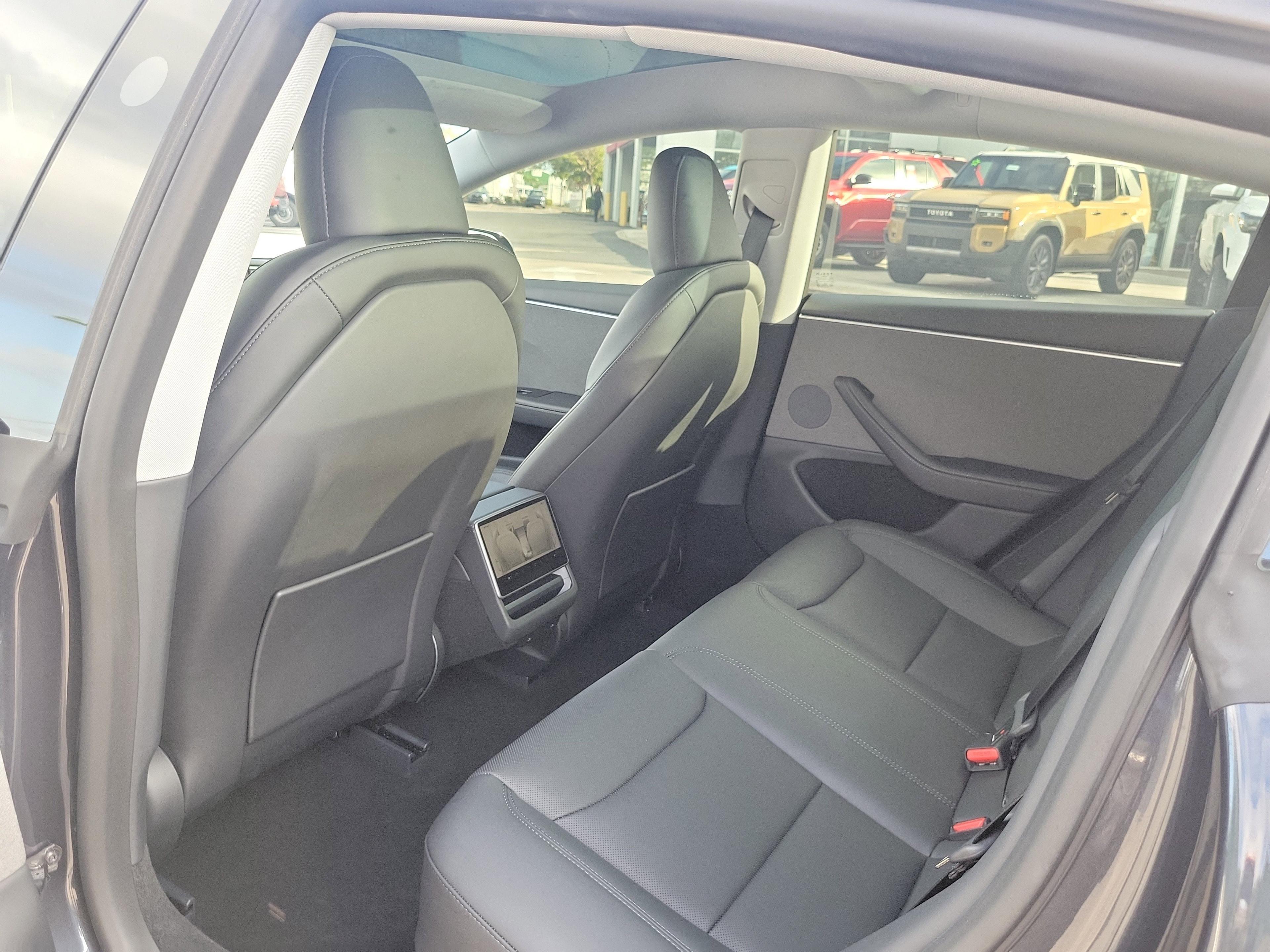 Tesla Model 3 Long Range Rwd - Thumbnail 10