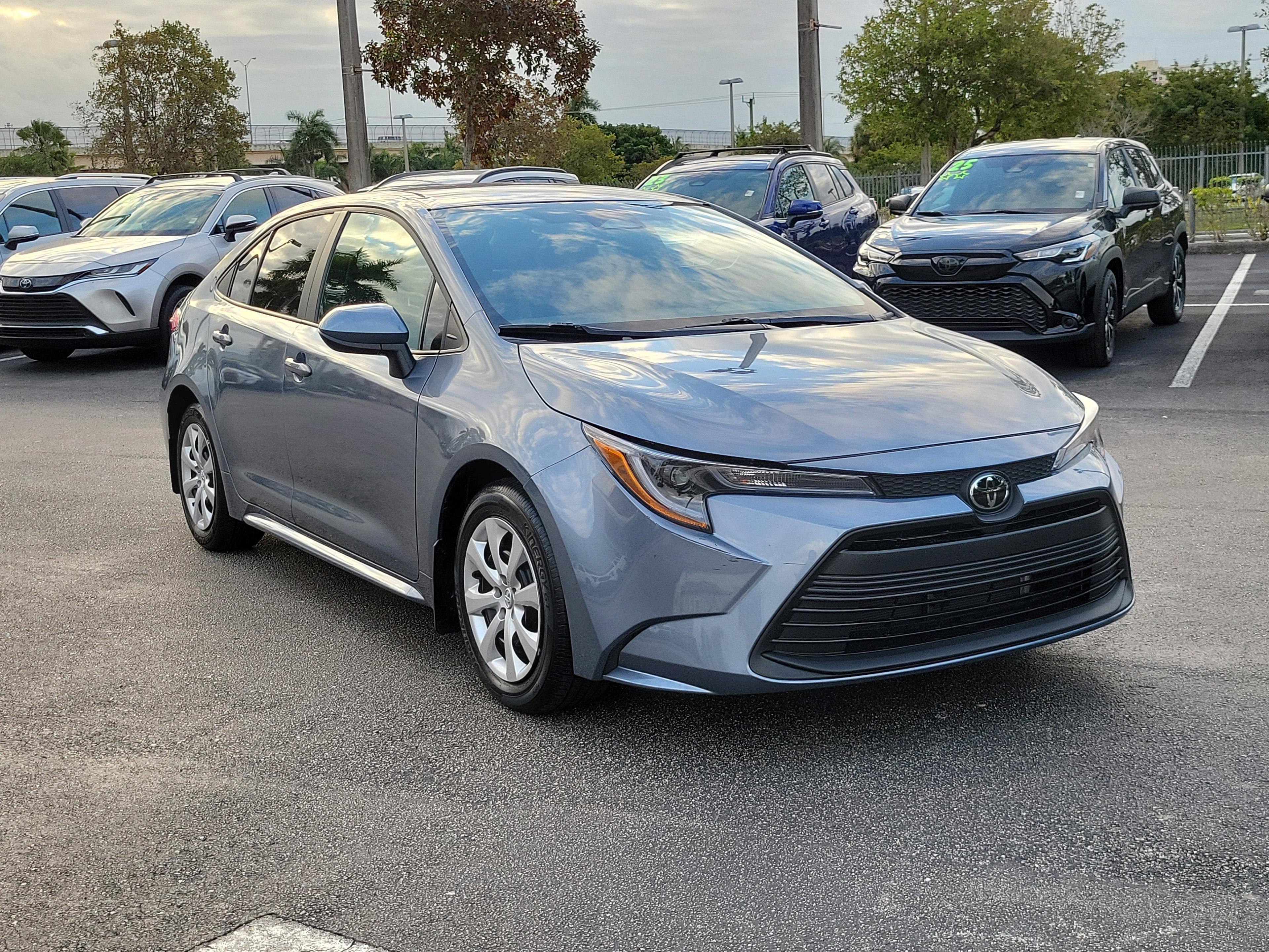 Toyota Corolla Le Fwd - Thumbnail 4