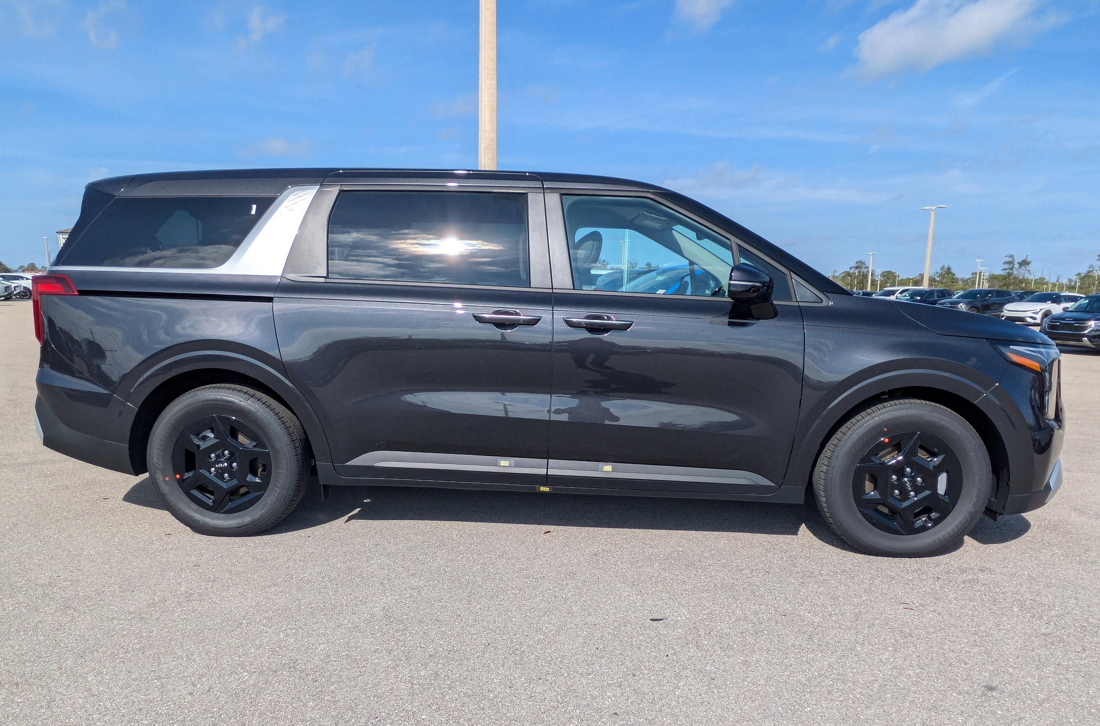 Kia Carnival Mpv Lxs - Thumbnail 5