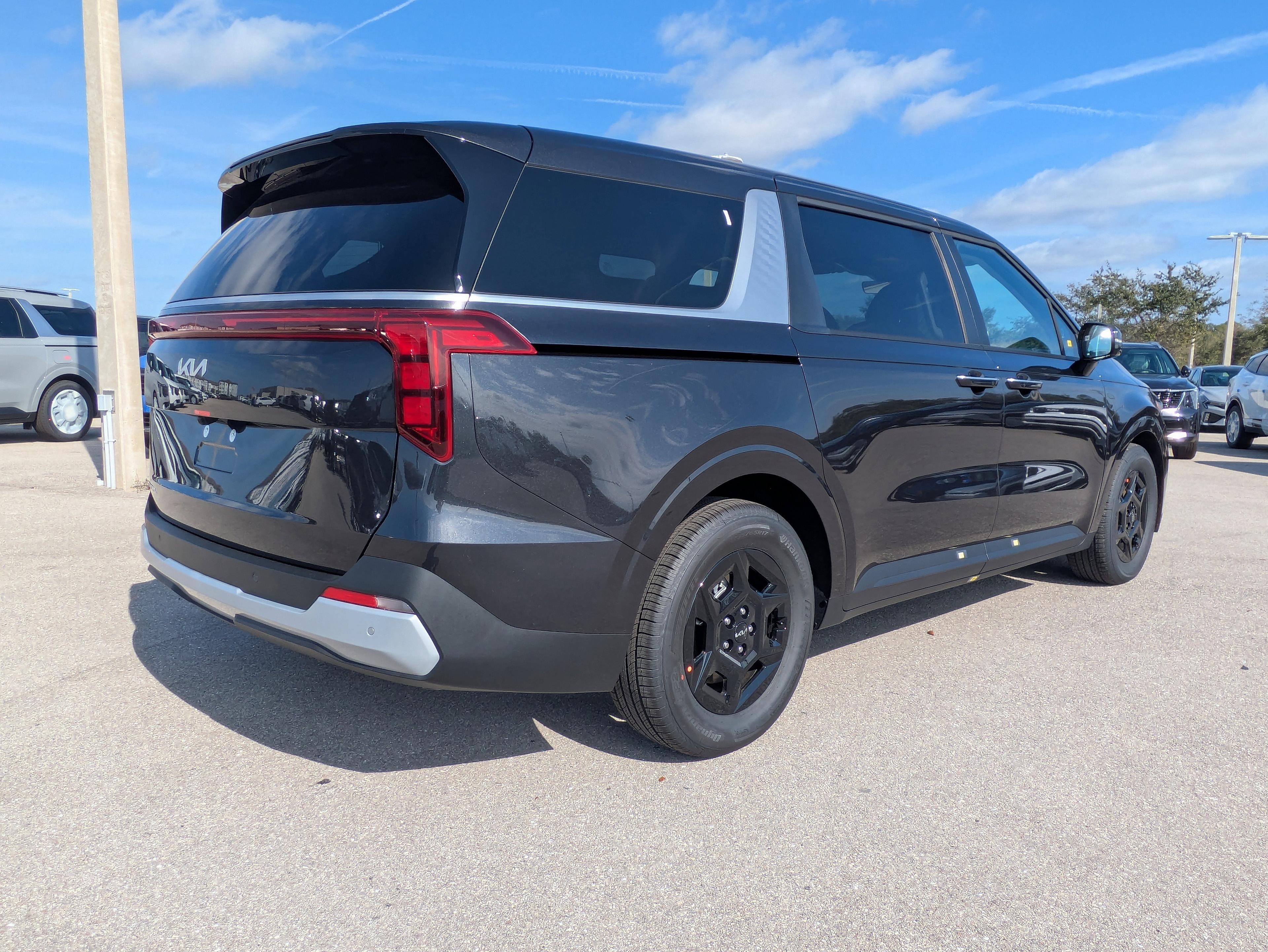 Kia Carnival Mpv Lxs - Thumbnail 6