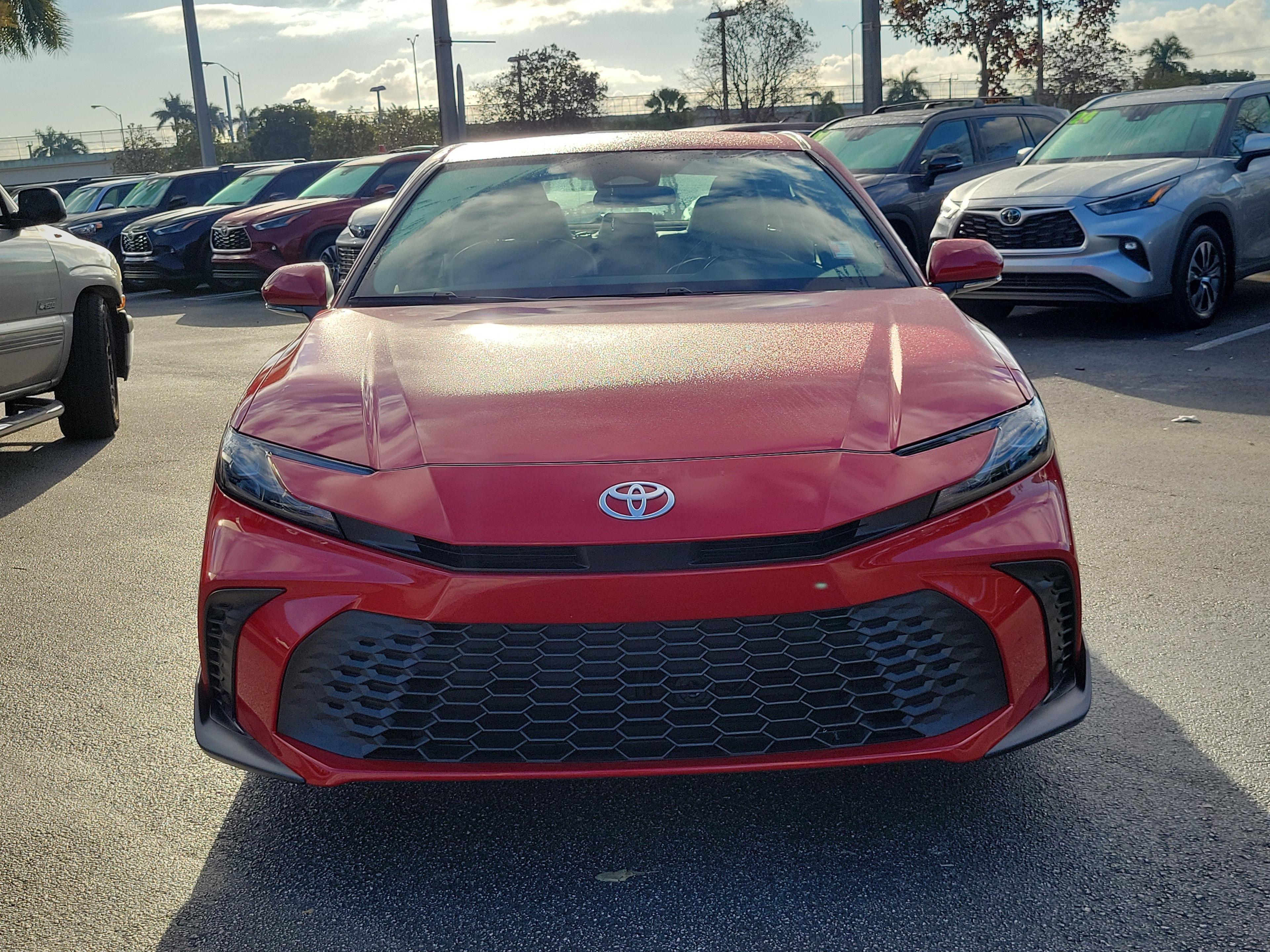 Toyota Camry Se Fwd - Thumbnail 3