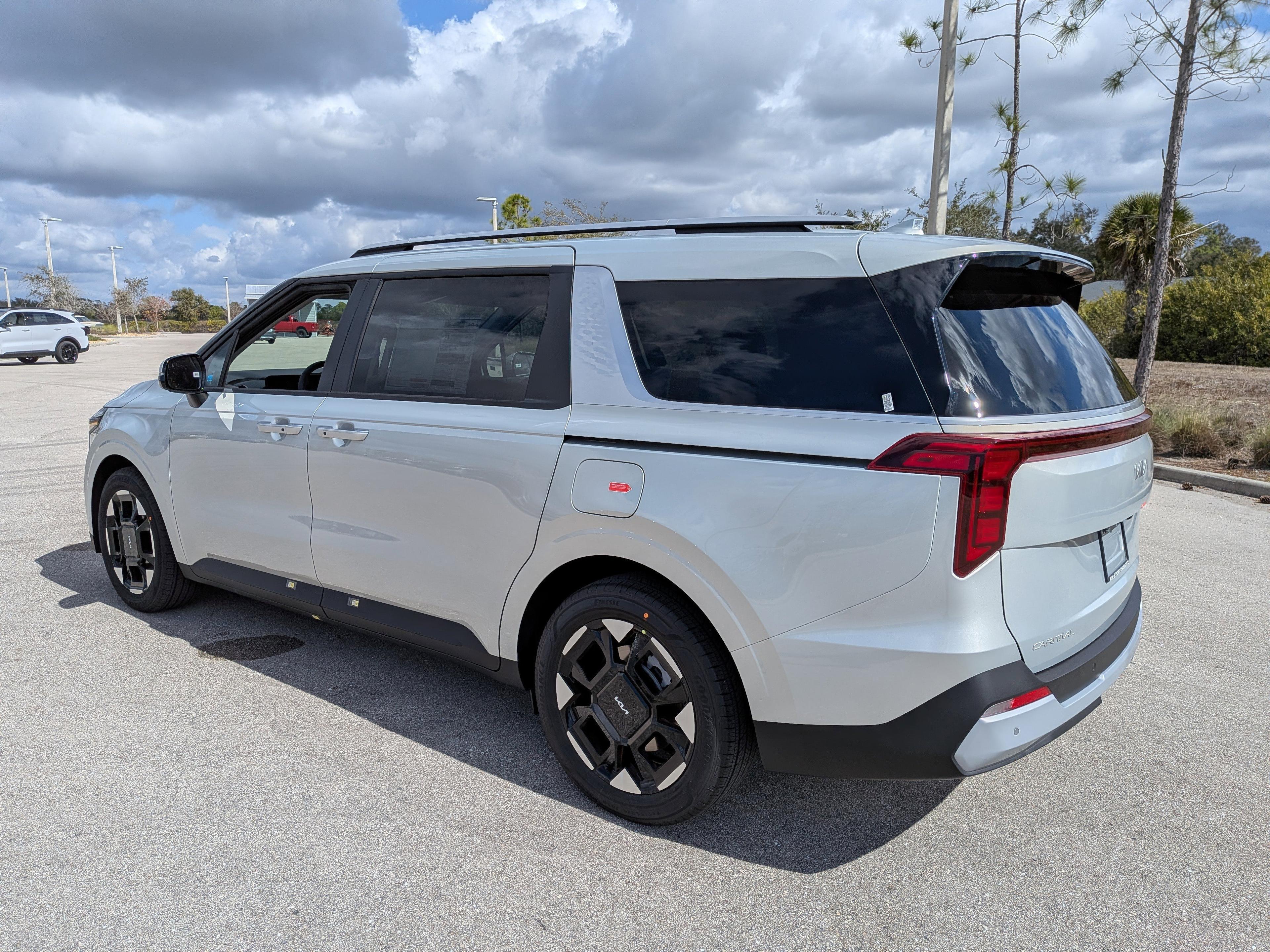 Kia Carnival Mpv Ex - Thumbnail 6