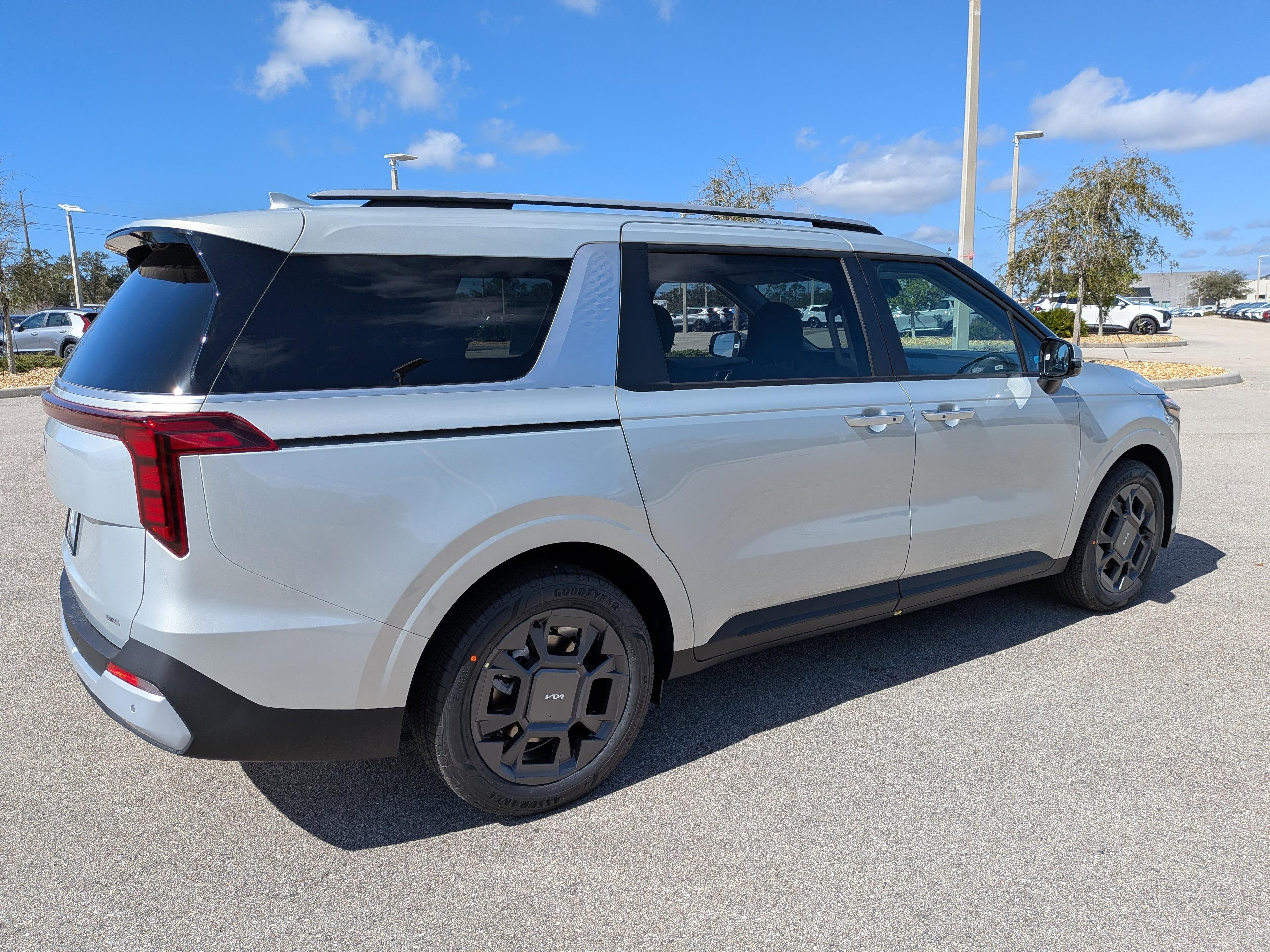 Kia Carnival Mpv Ex - Thumbnail 6