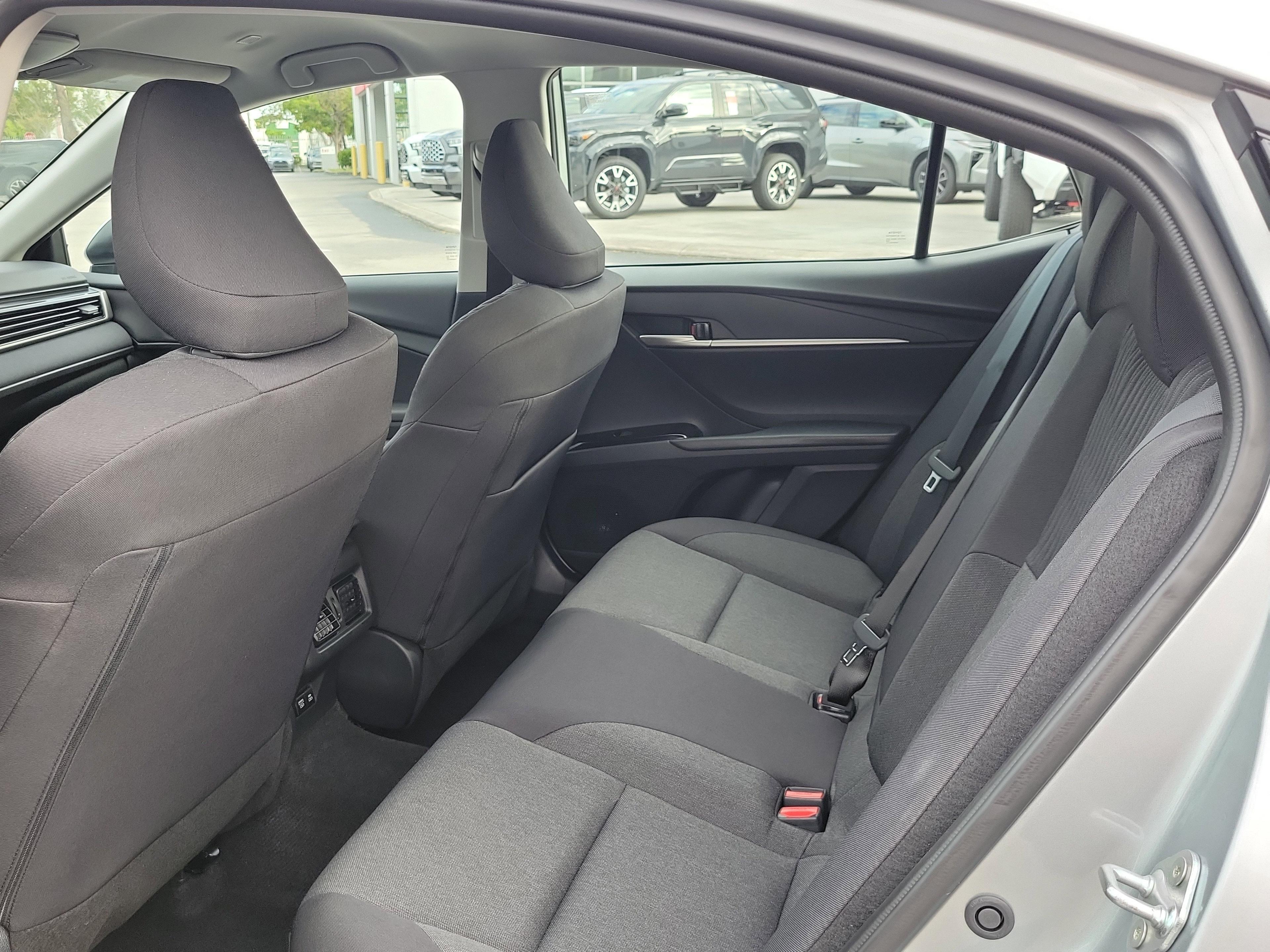 Toyota Camry Le Fwd - Thumbnail 10