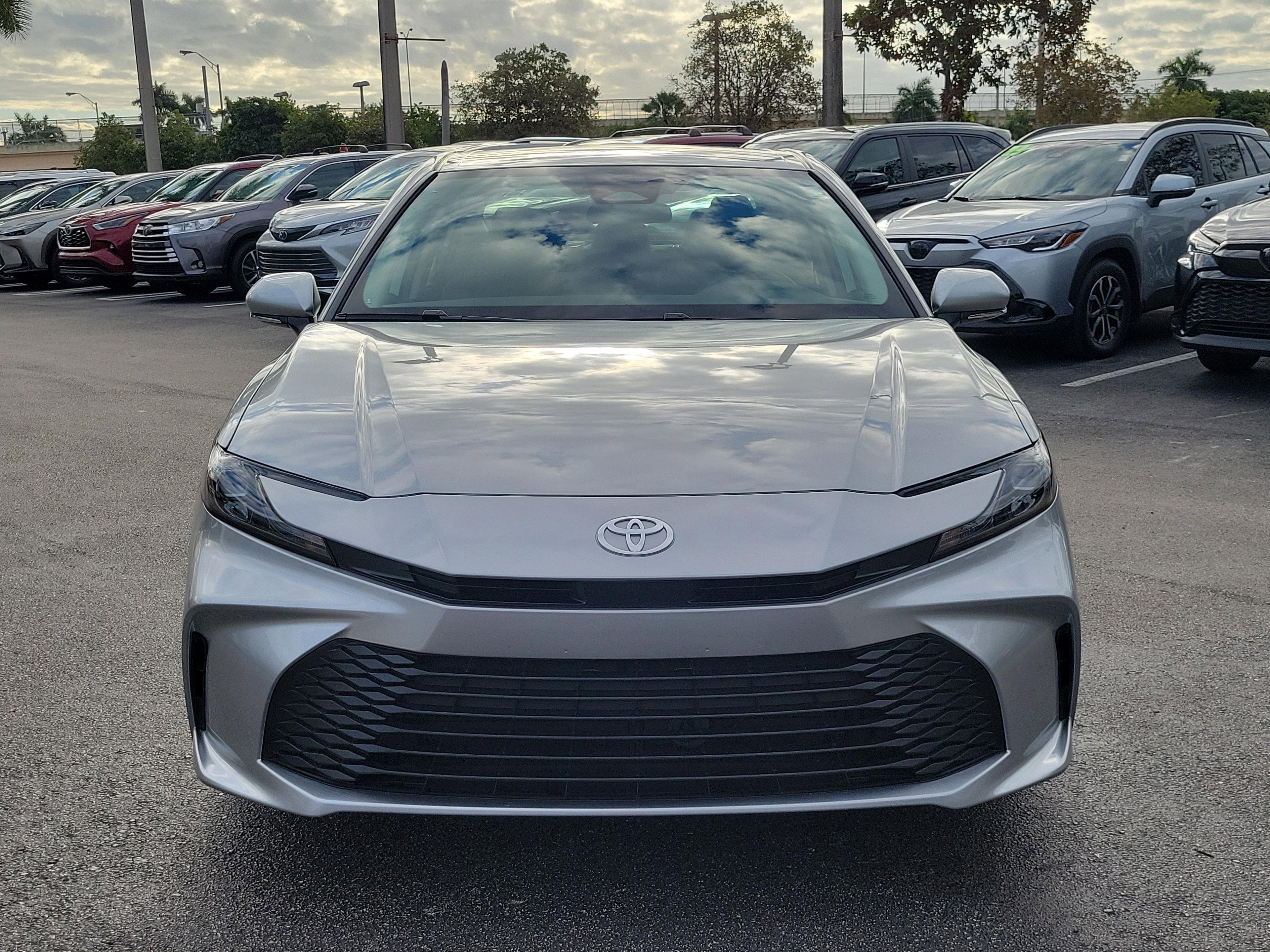 Toyota Camry Le Fwd - Thumbnail 3