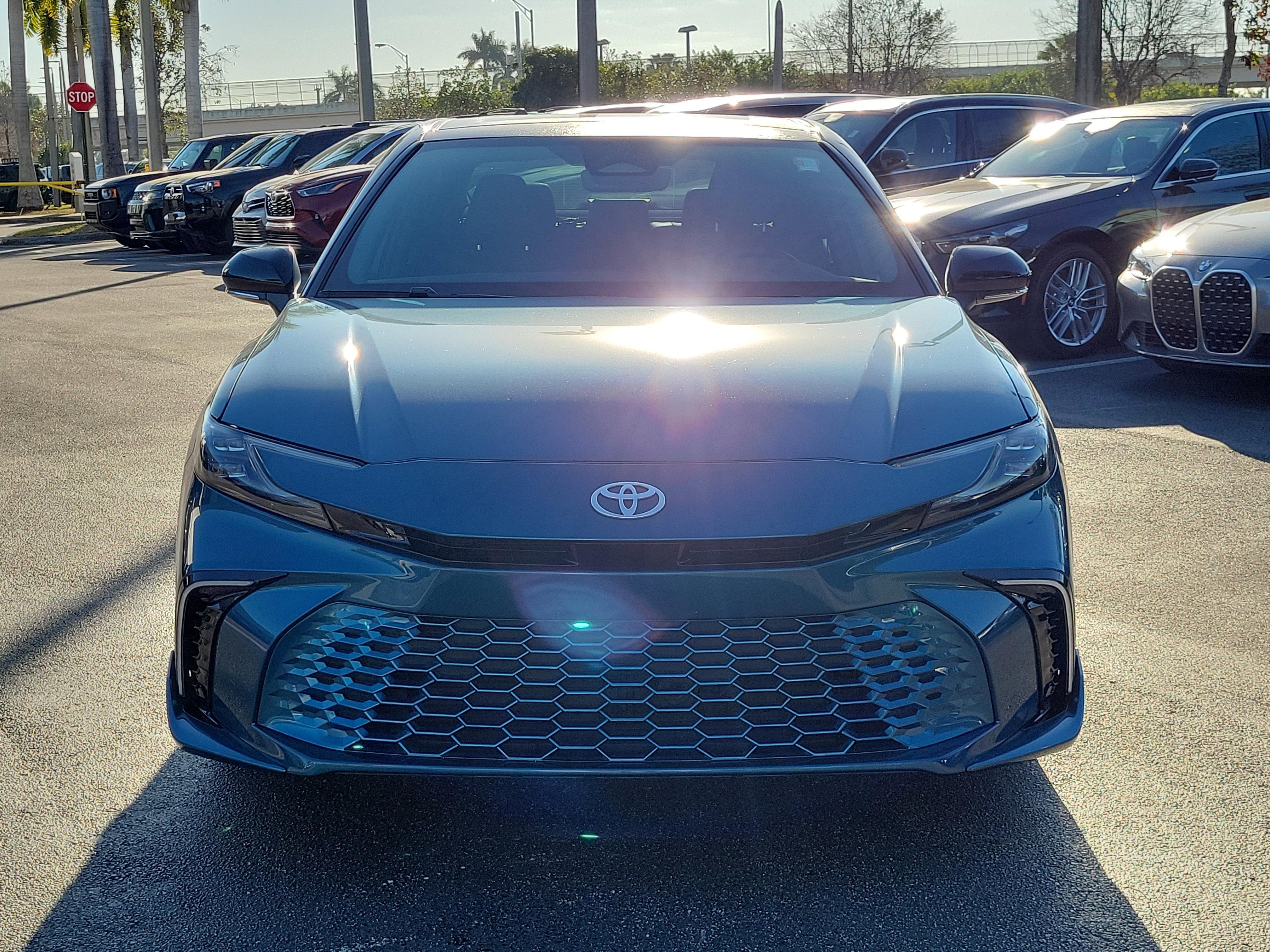 Toyota Camry Xse Fwd - Thumbnail 3