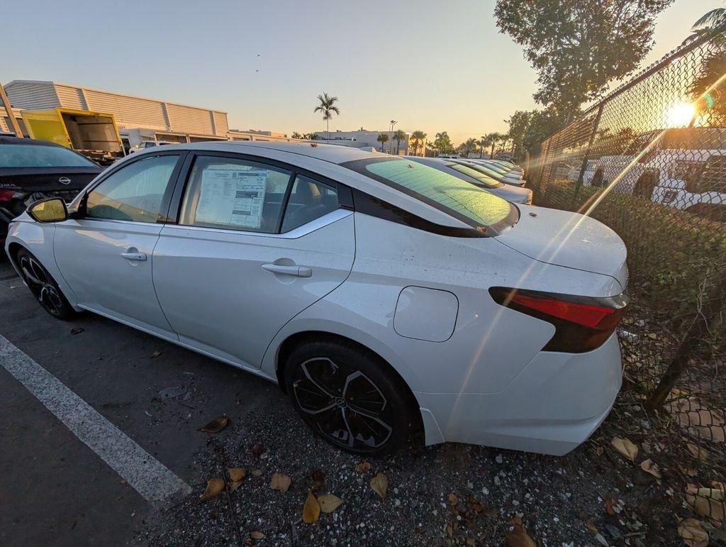 Nissan Altima Sr - Thumbnail 8