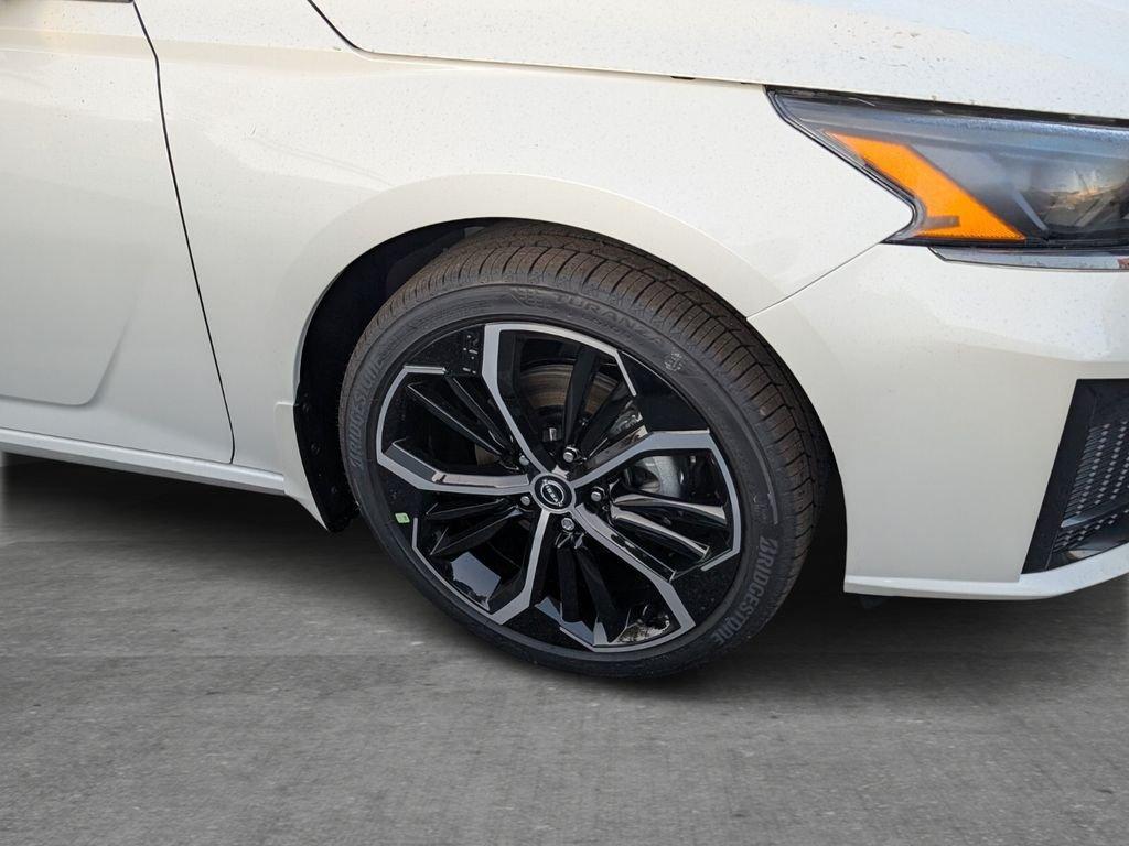 Nissan Altima Sr - Thumbnail 4