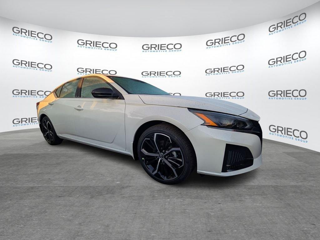 Nissan Altima Sr - Thumbnail 2