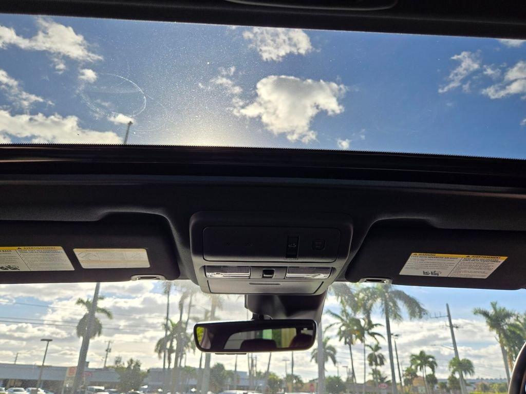 Nissan Frontier Crew Cab Pro-4X® - Thumbnail 10