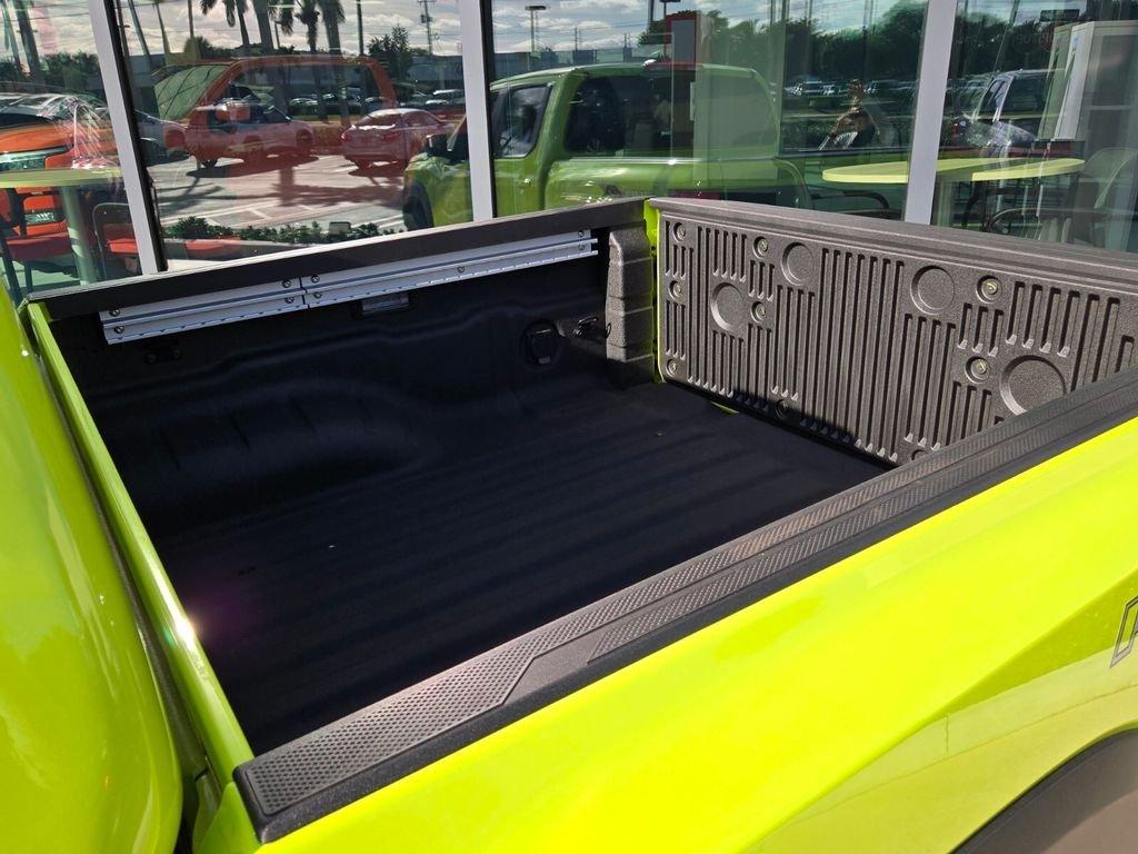 Nissan Frontier Crew Cab Pro-4X® - Thumbnail 11