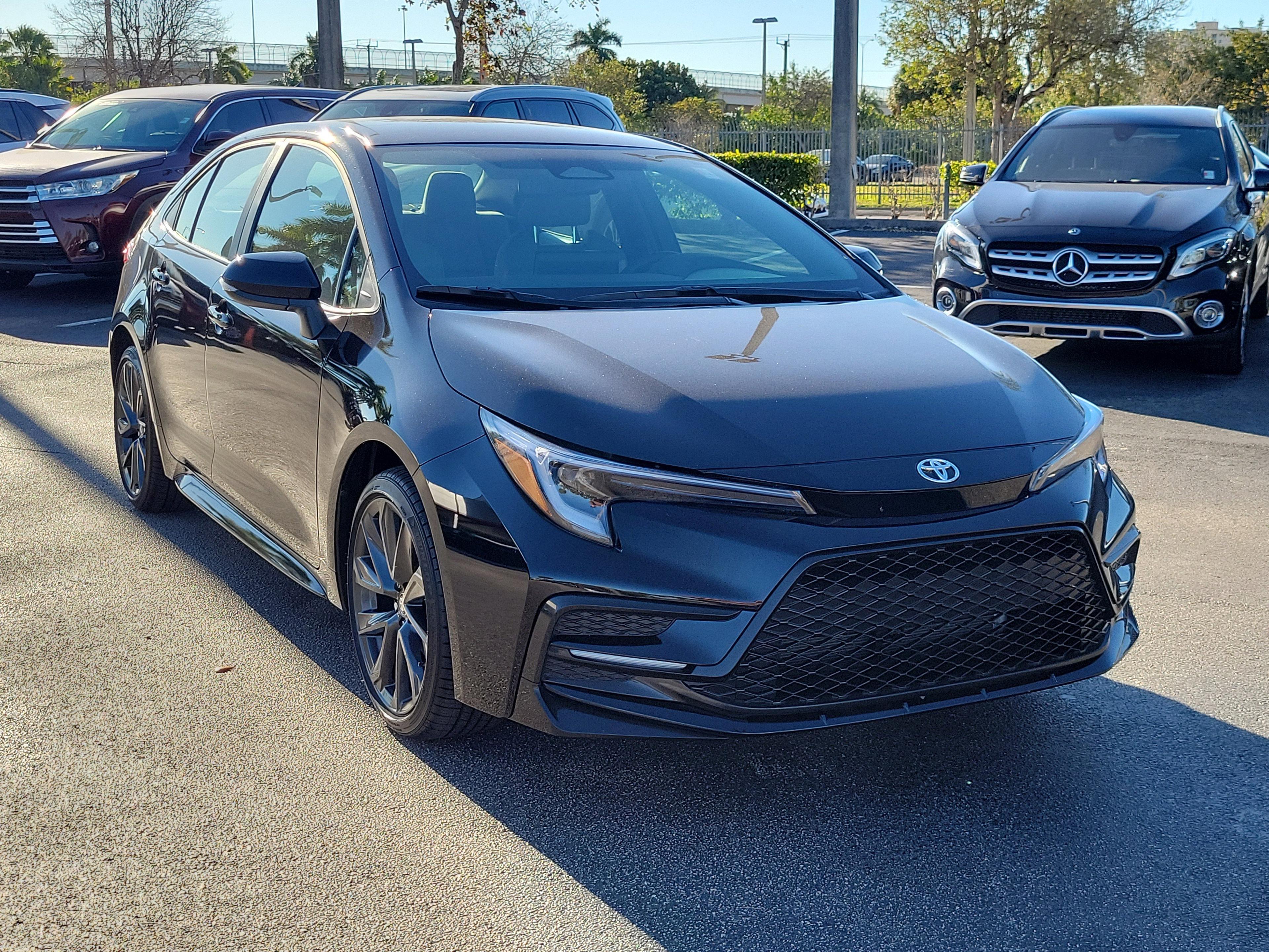 Toyota Corolla Se Fwd - Thumbnail 4