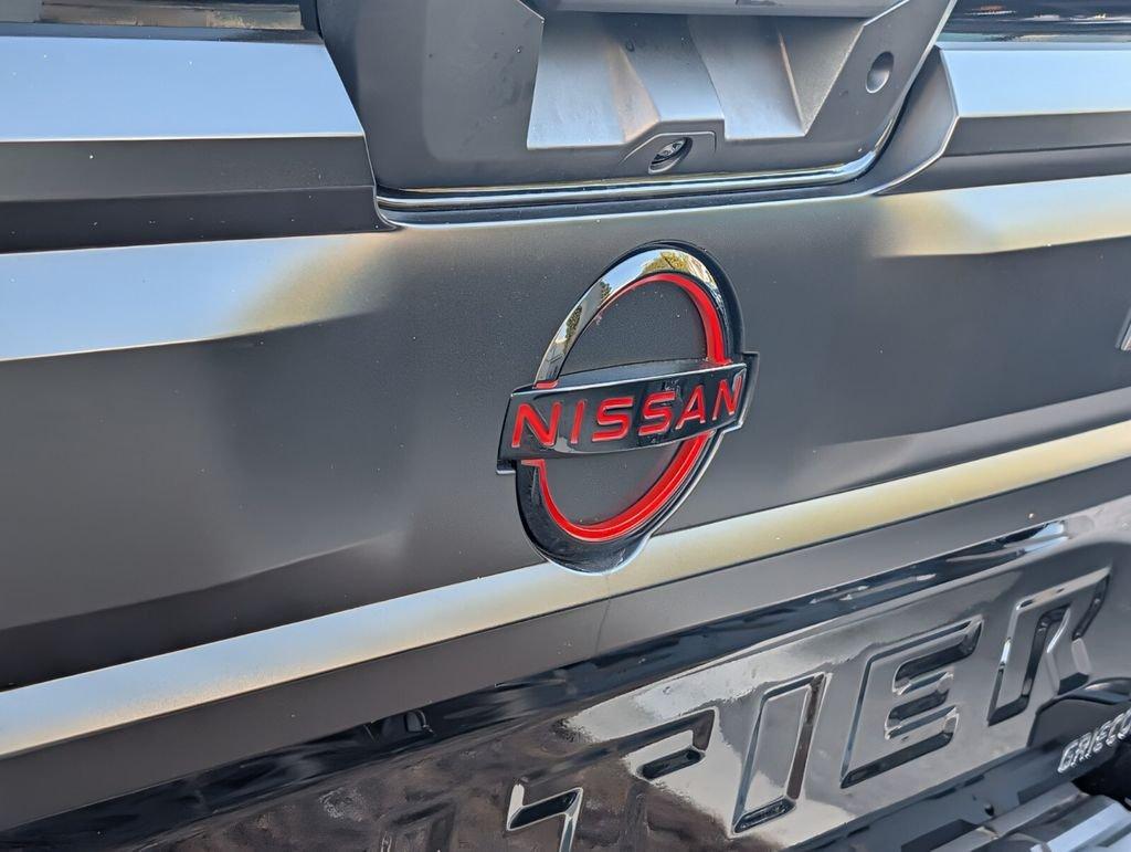 Nissan Frontier Crew Cab Pro-4X® - Thumbnail 10